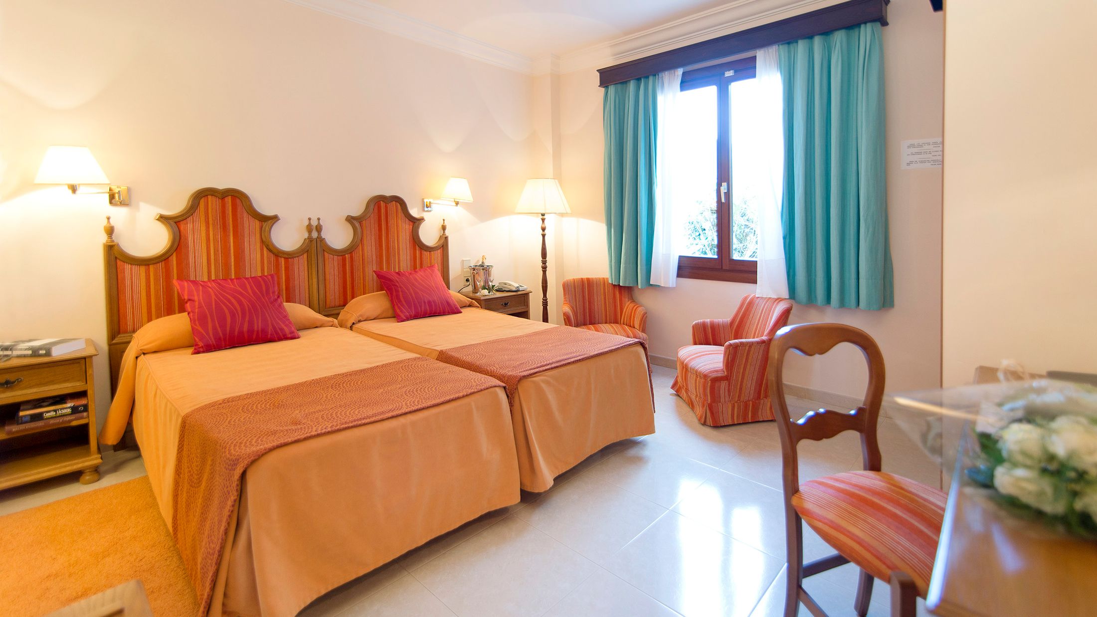 PMI.A.2014.102250.032.jpg-Hybris