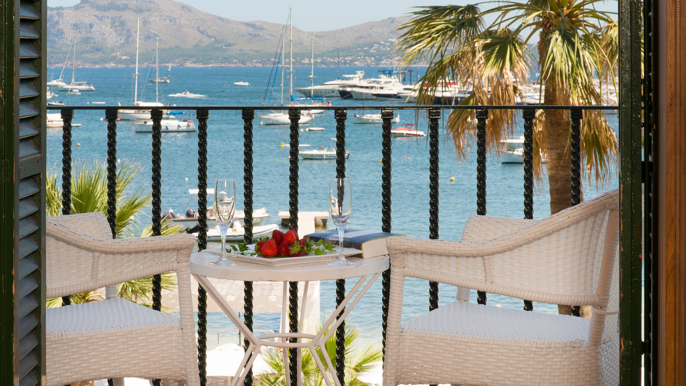 PMI.A.2014.102250.034.jpg-Hybris