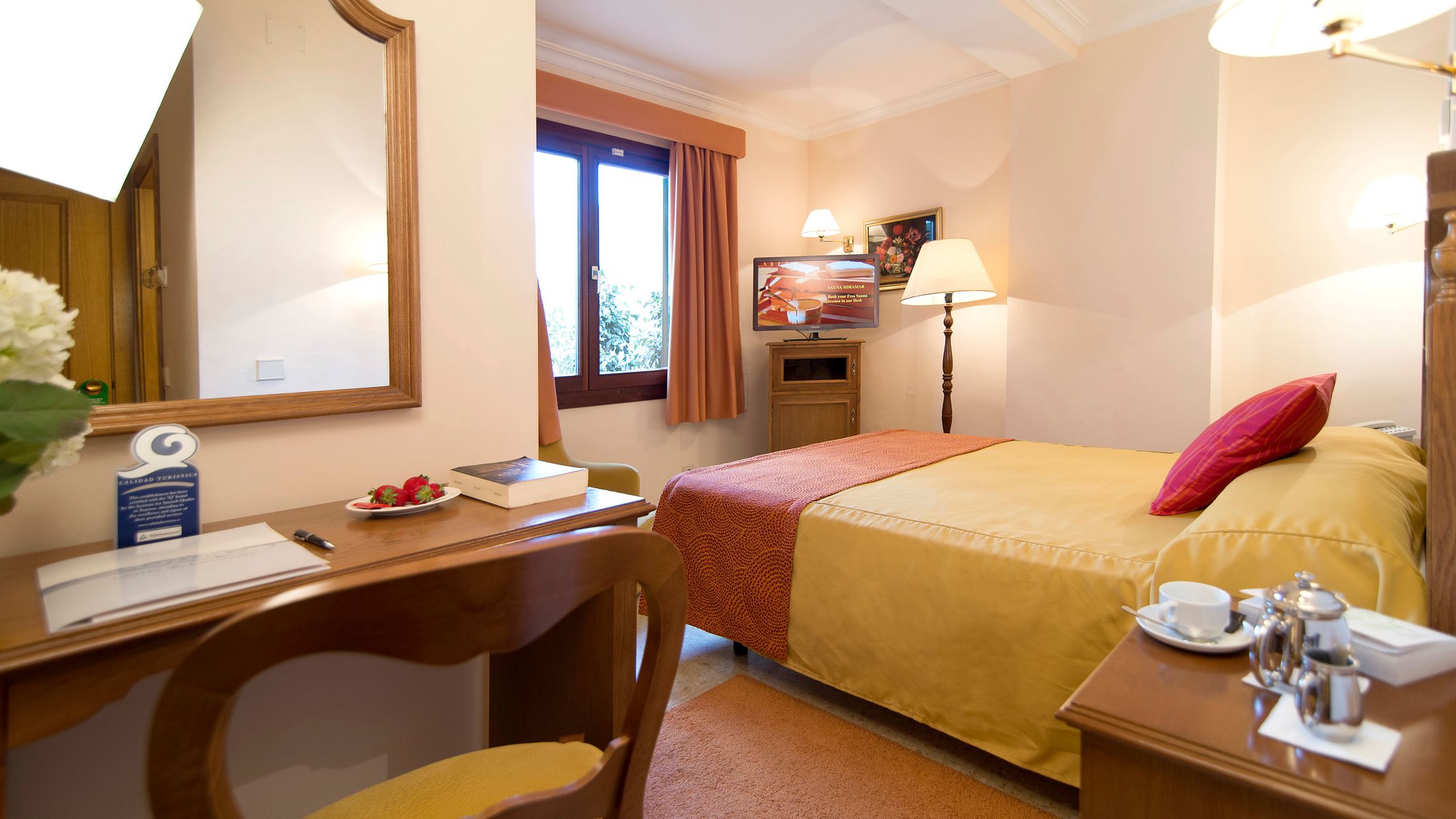 PMI.A.2015.102250.038.jpg-Hybris