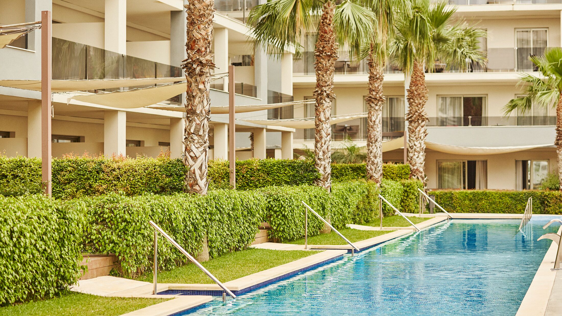 Zafiro-Alcudia-2022-Swim-Up-Pool-002-119861-Hybris
