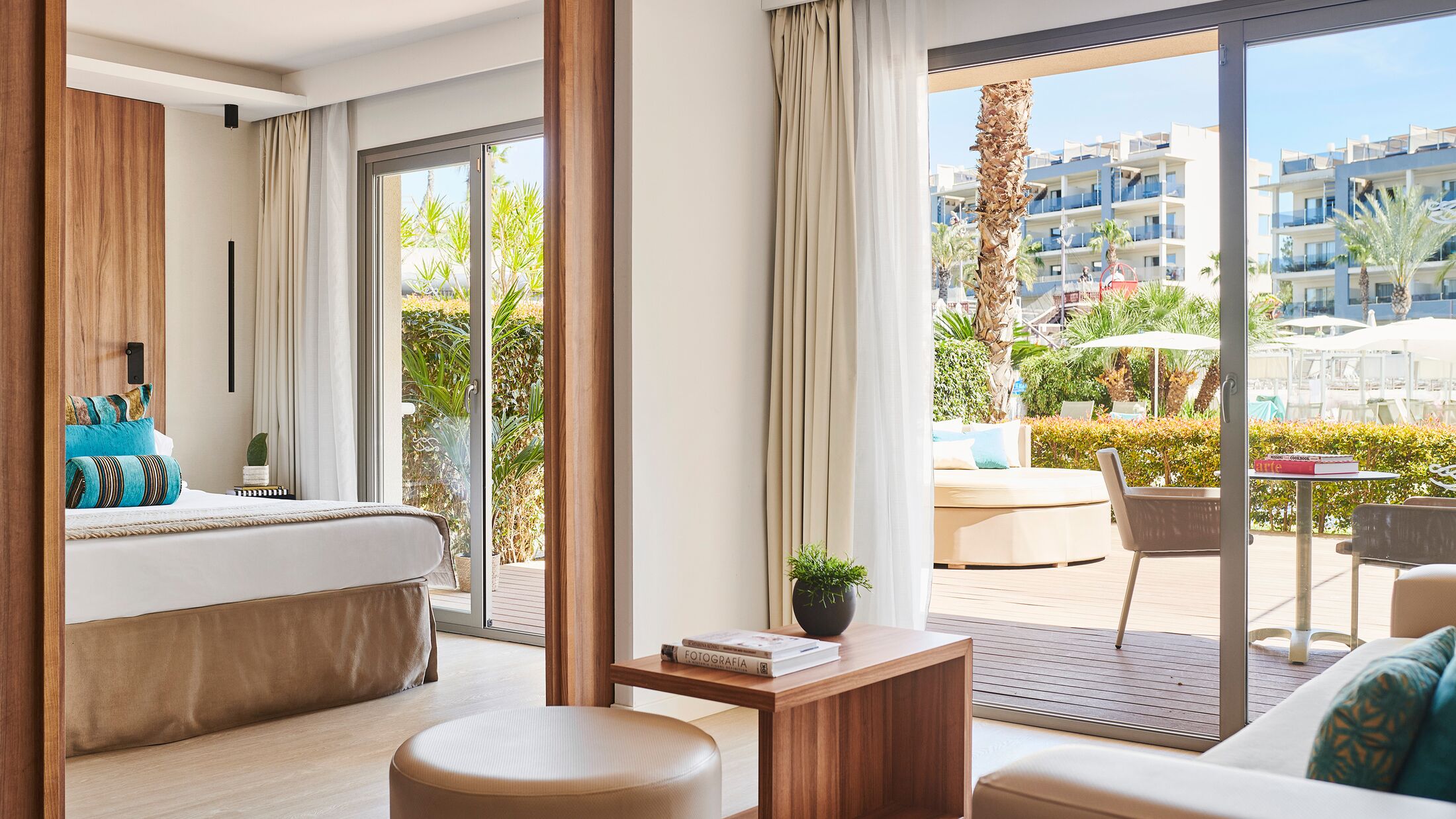 Zafiro-Alcudia-2022-One-Bedroom-Swim-Up-Suite-003-119861-Hybris