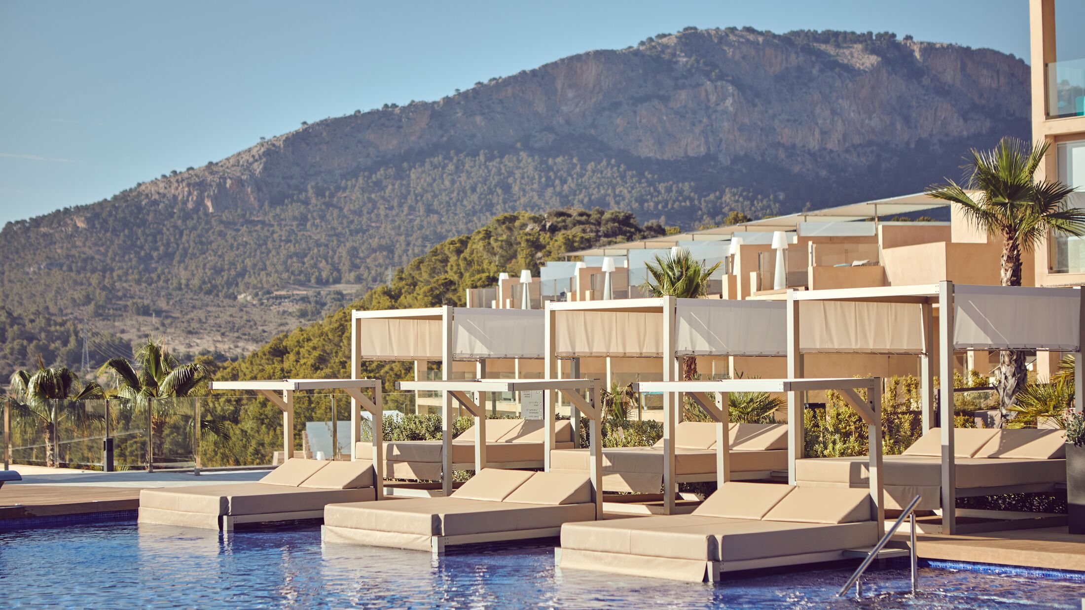 Zafiro-Andratx-2022-Oasis-Pool-002-121688-Hybris