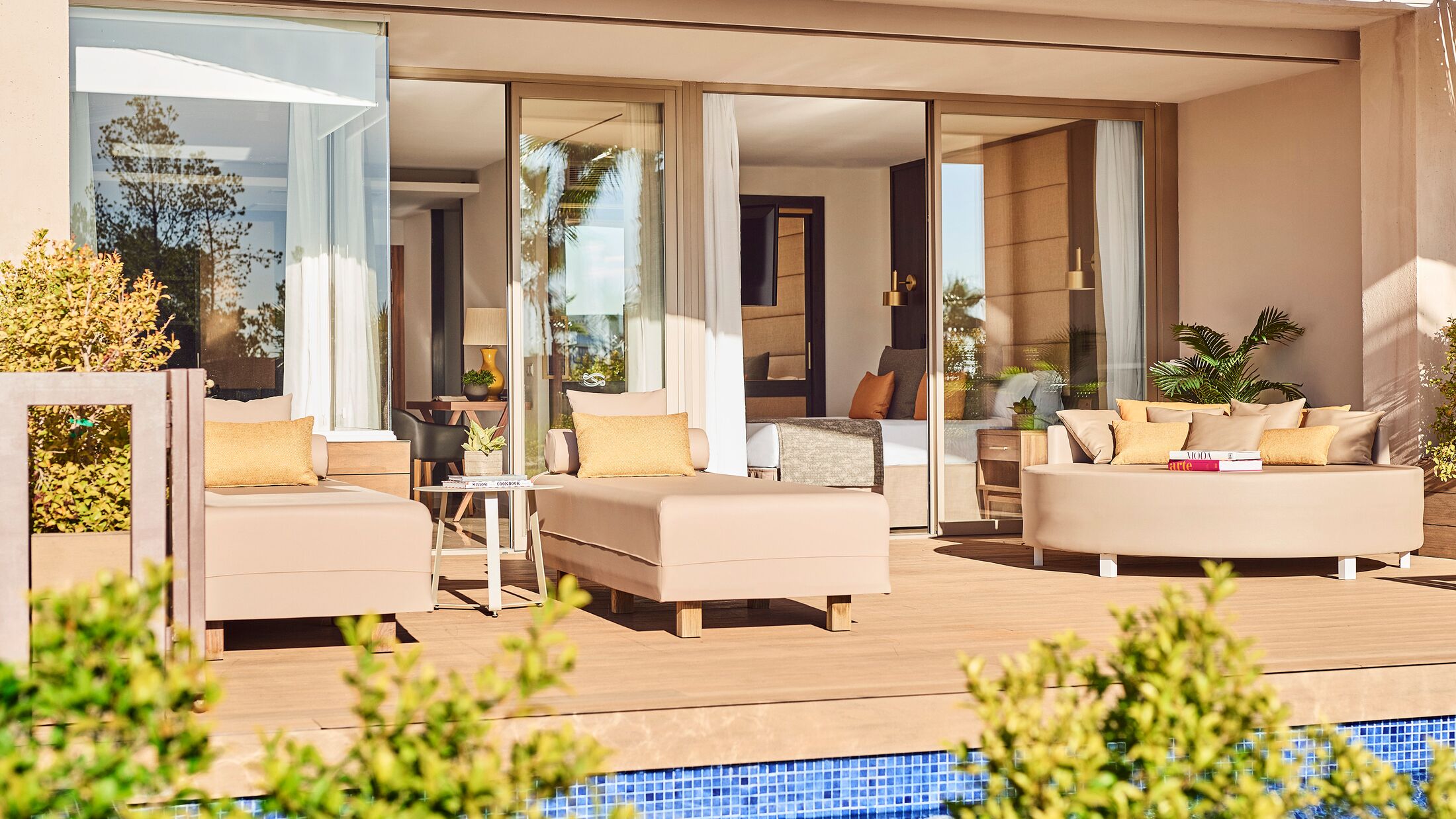 Zafiro-Andratx-Suite-Private-Pool-121688-003-Hybris