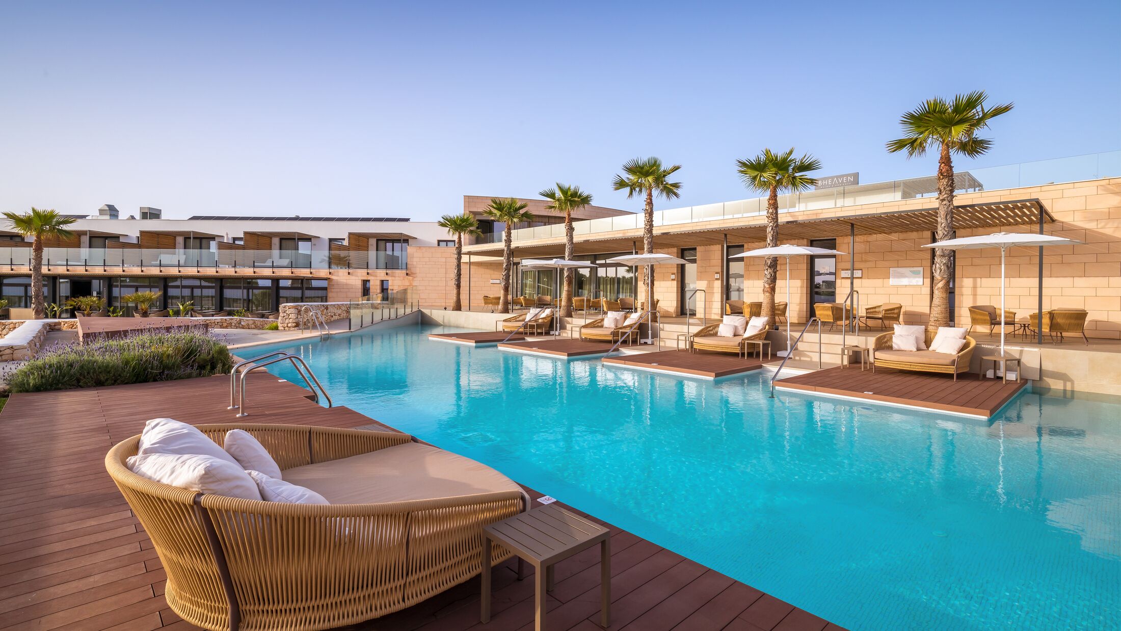 Barcelo-Nura-2023-Swimming-Pool-024-121905-Hybris