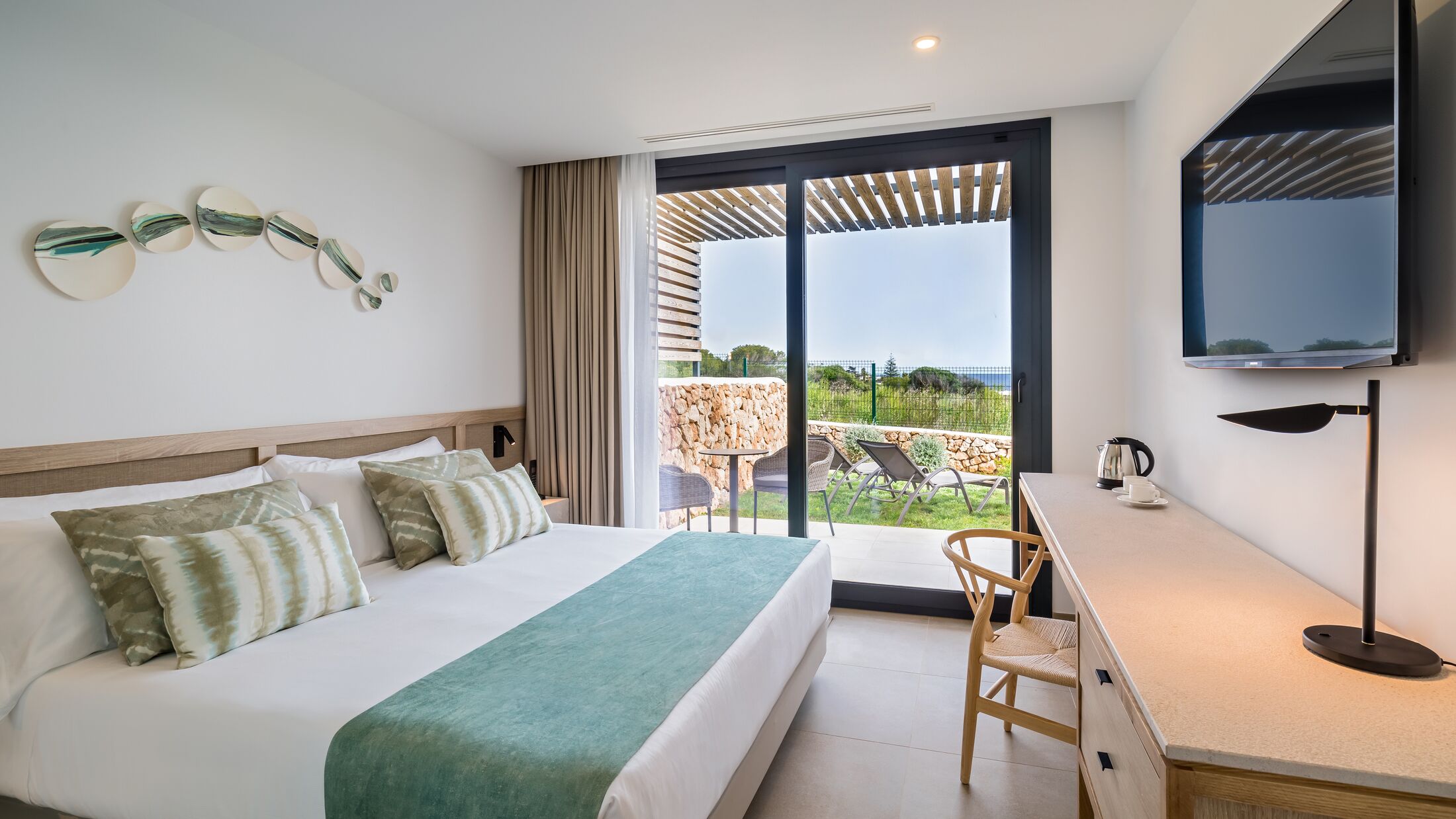 Barcelo-Nura-2023-Deluxe-Room-009-121905-Hybris