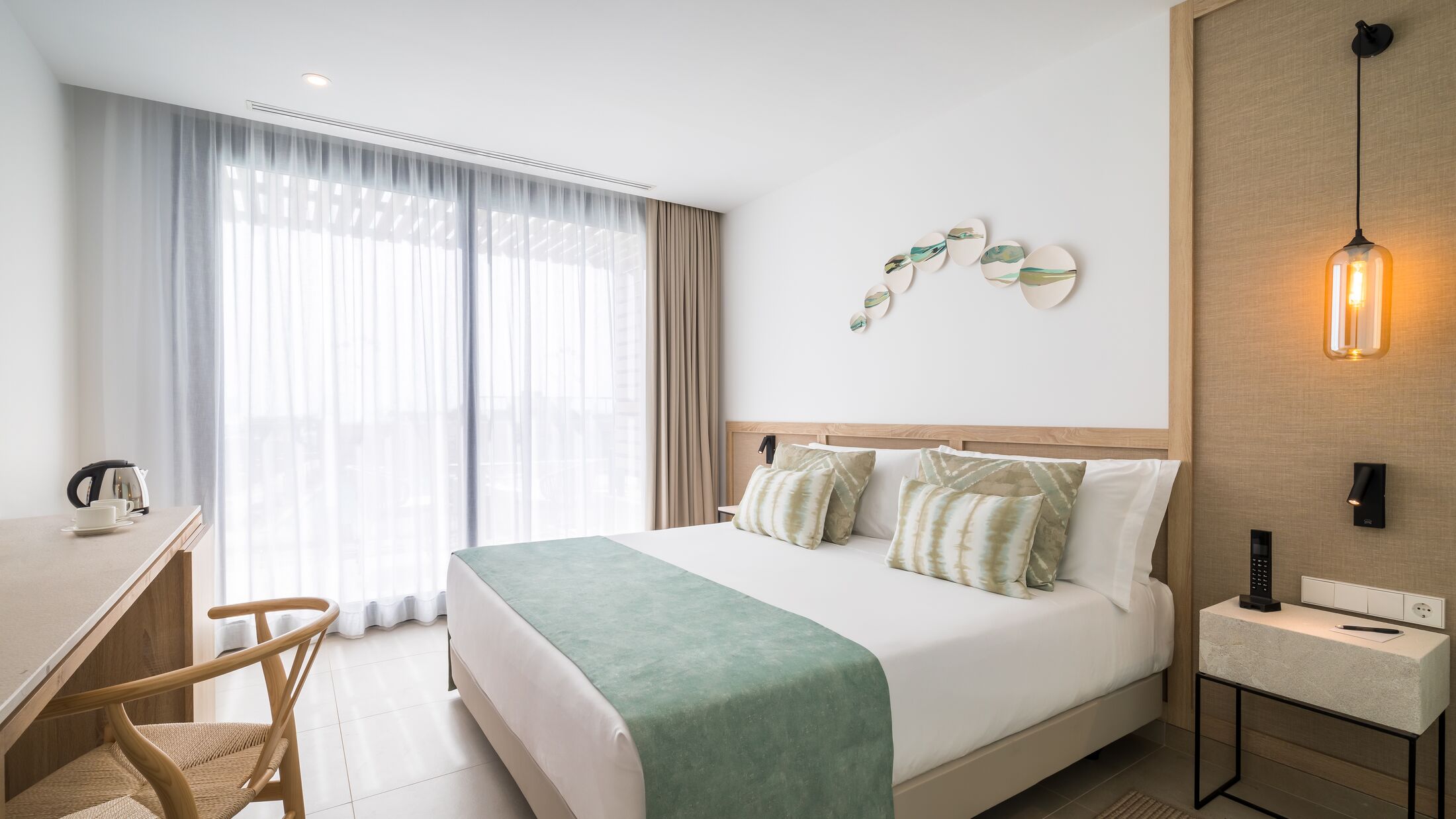 Barcelo-Nura-2023-Superior-Room-002-121905-Hybris