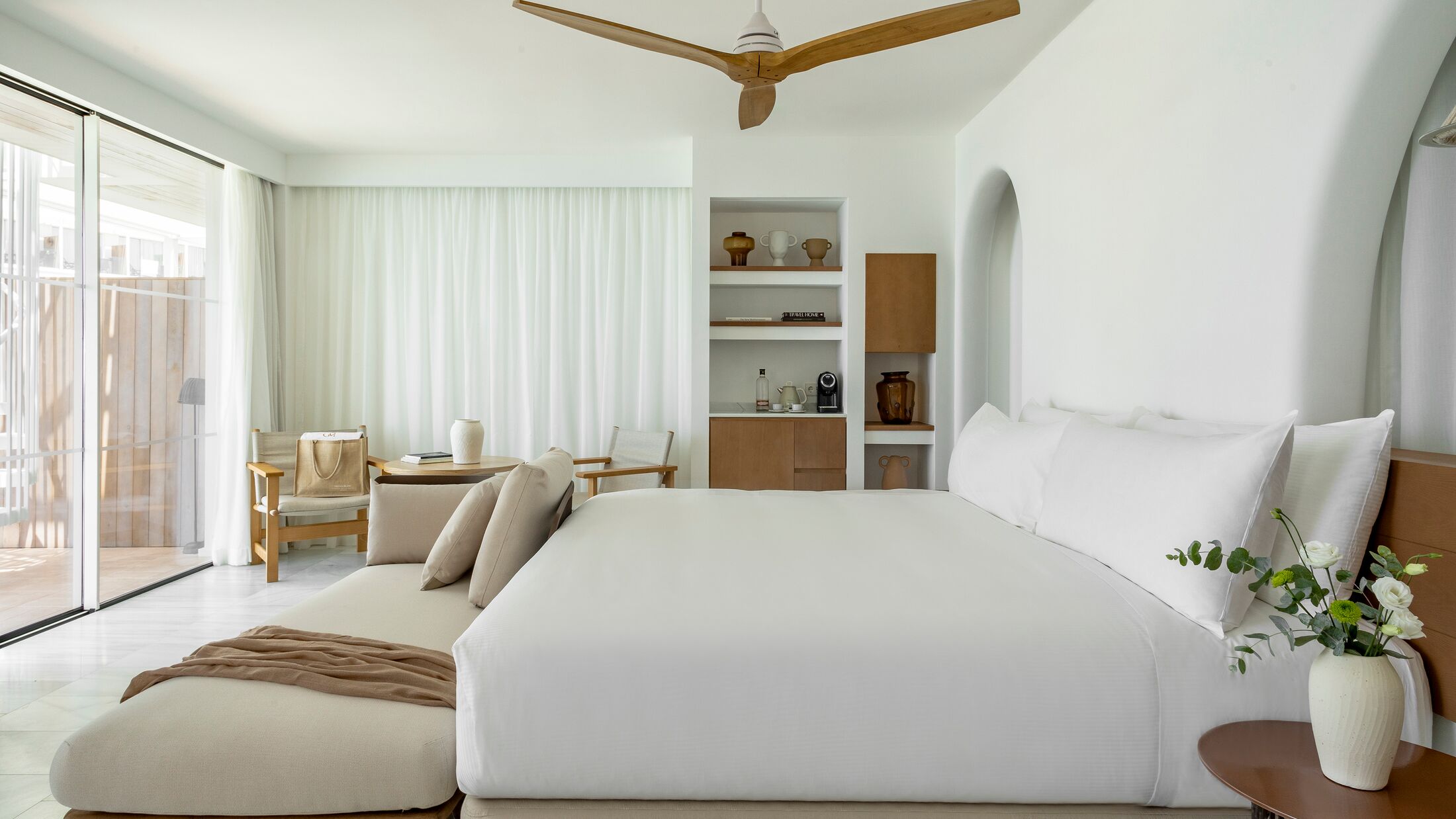 Gran-Melia-Villa-Le-Blanc-2023-Junior-Suite-Private-Roof-Sea-View-002-121903-Hybris