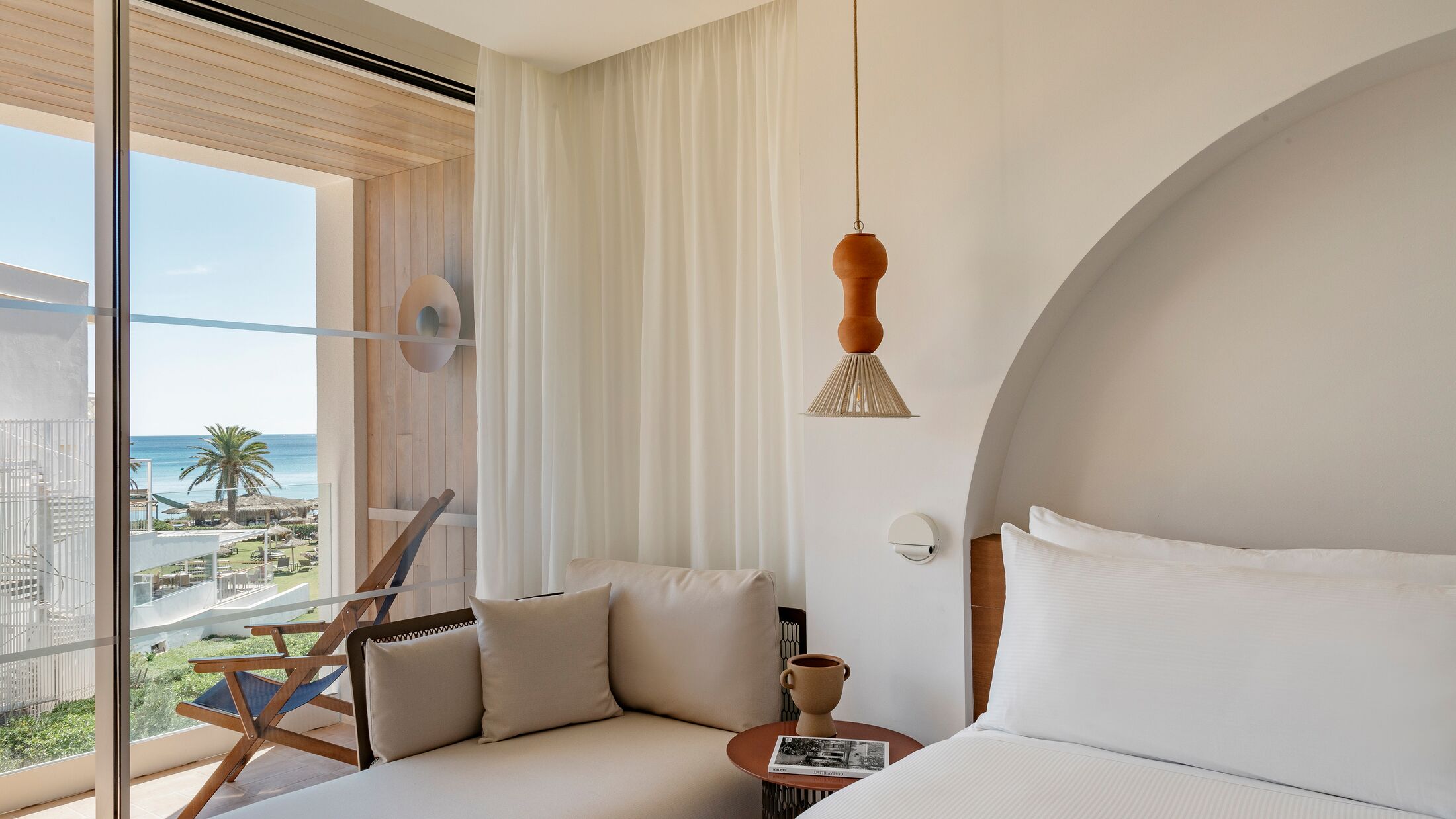 Gran-Melia-Villa-Le-Blanc-2023-Supreme-Room-Side-Sea-View-001-121903-Hybris