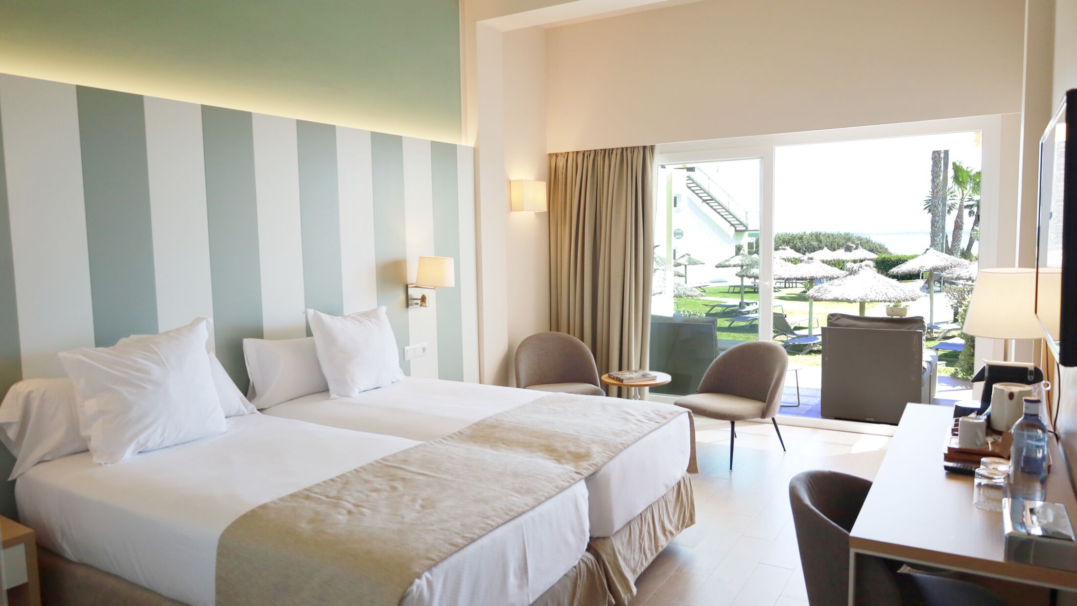 Superior Room with Terrace and Garden View