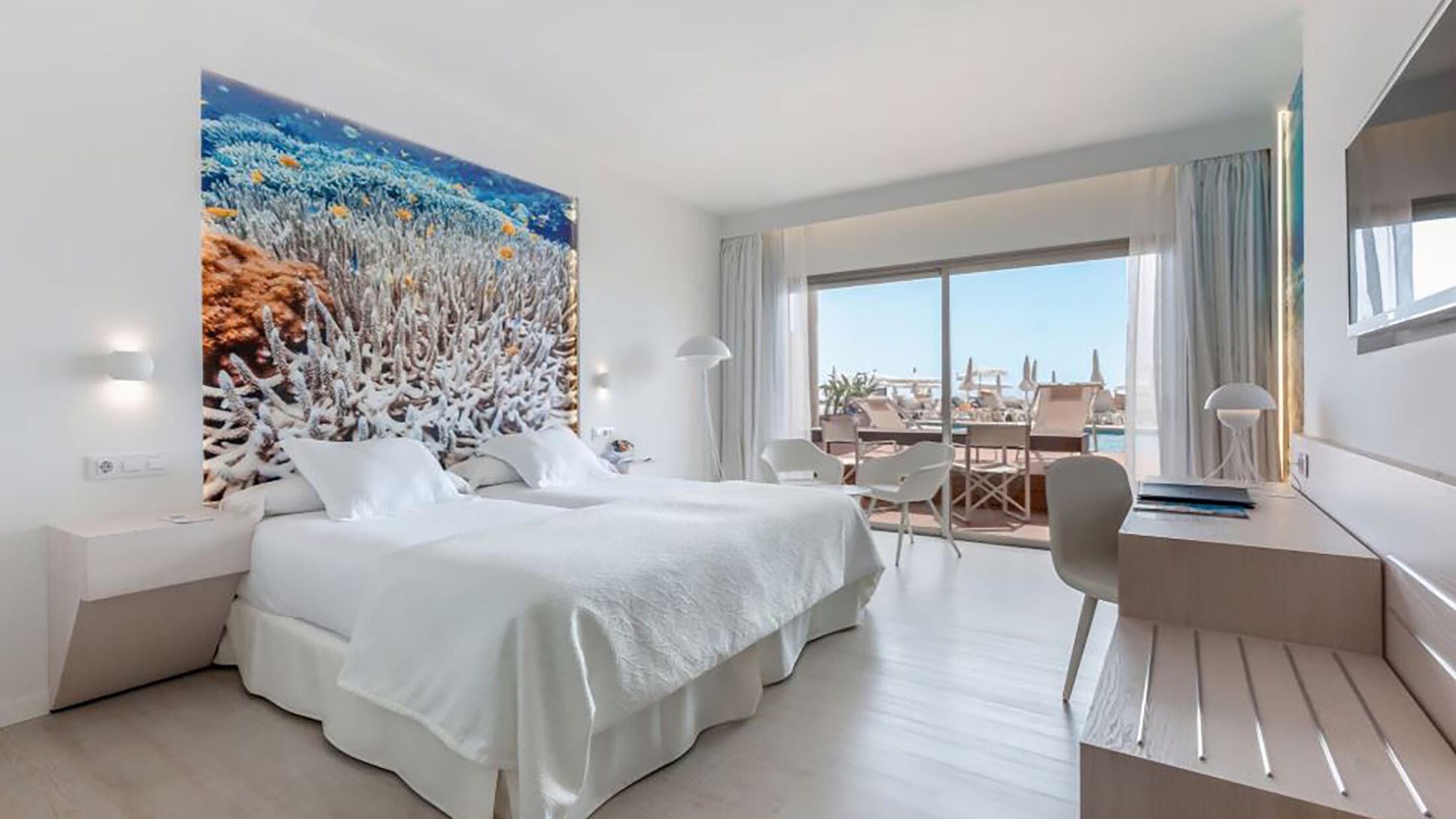 Double Room with Shared Pool and Side Sea View