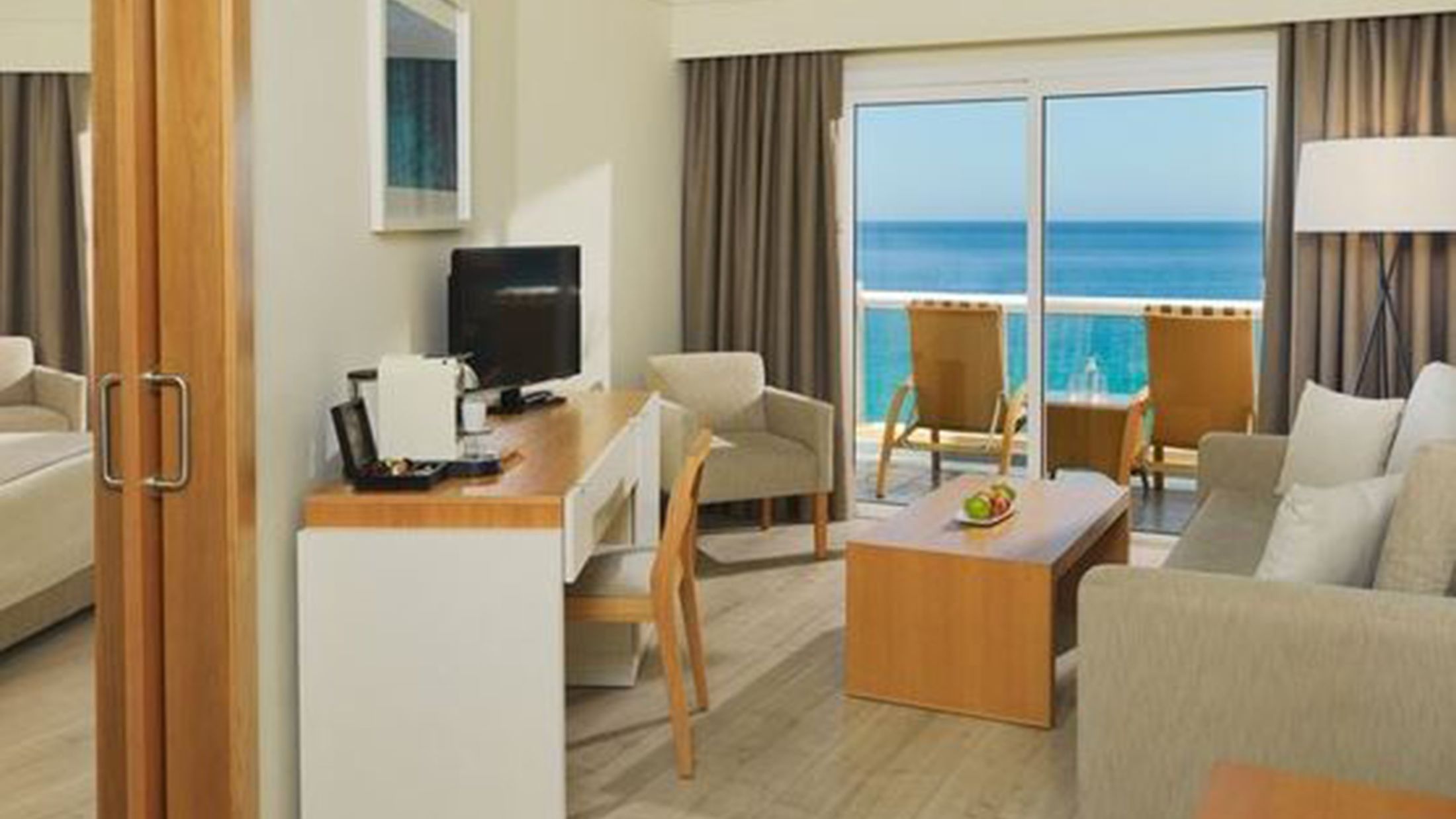 117722-Suite-Sea-View-001-Hybris