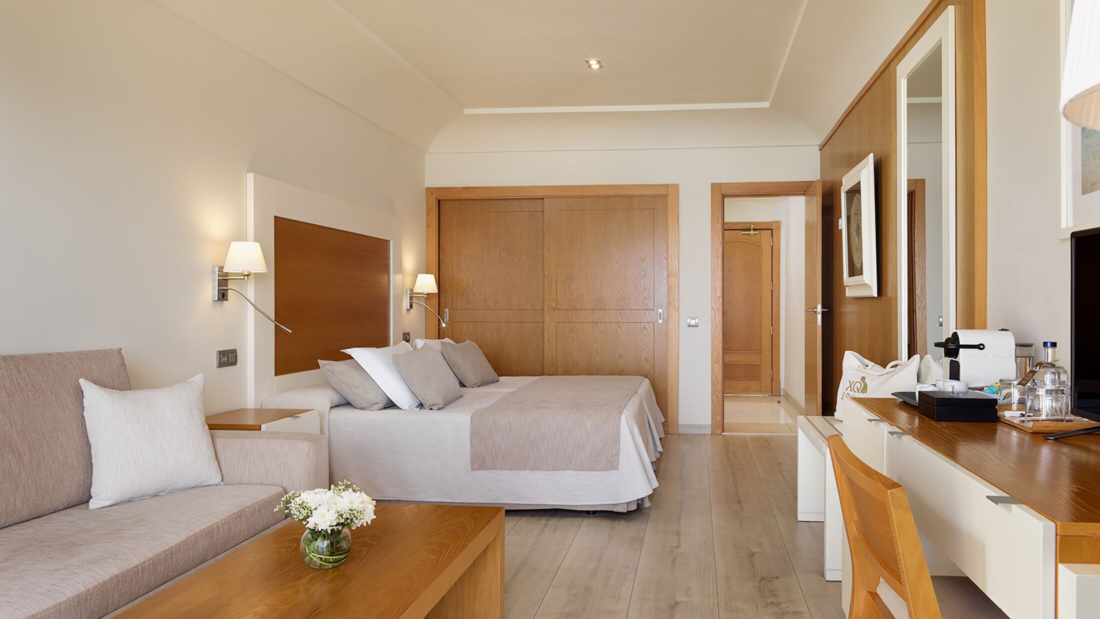 XQ-El-Palacete-2023-Standard-Room-001-117722-Hybris