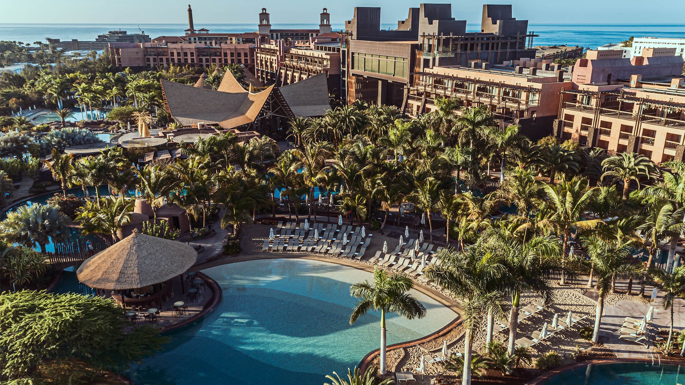 Lopesan-Baobab-2025-Aerial-Pool-View-002-119113-Hybris