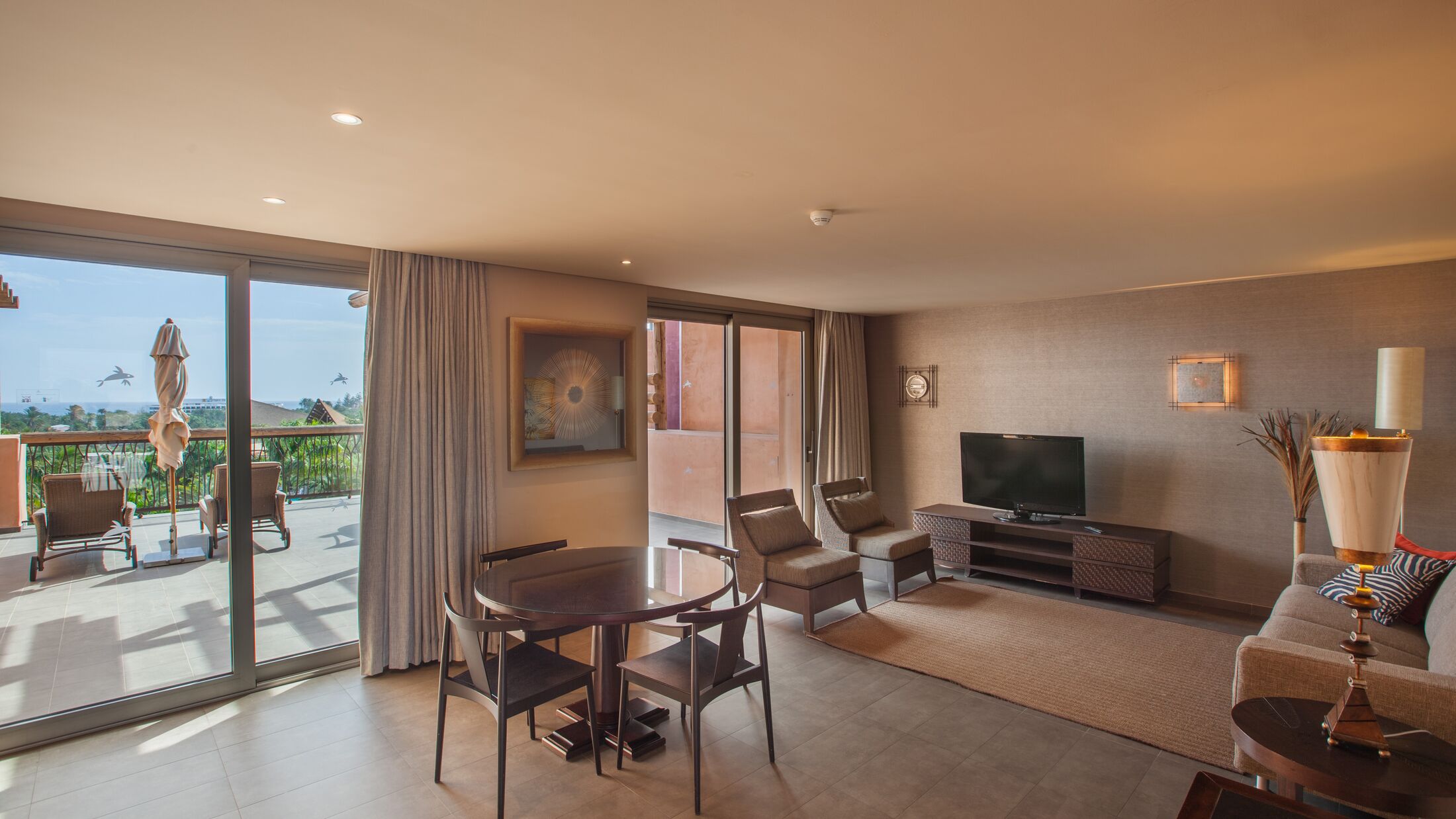 Lopesan-Baobab-2025-Senior-Suite-008-119113-Hybris