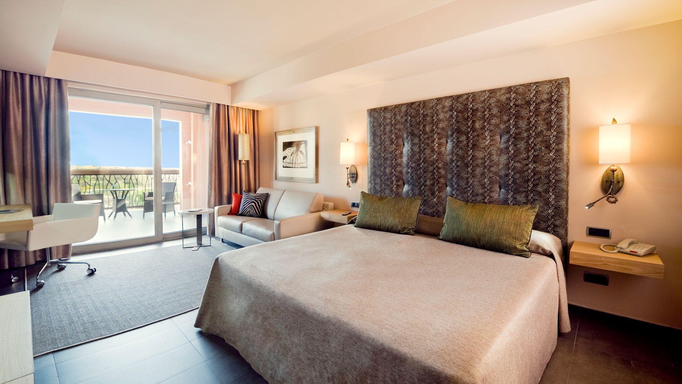 Lopesan-Baobab-2025-Standard-Room-View-004-119113-Hybris