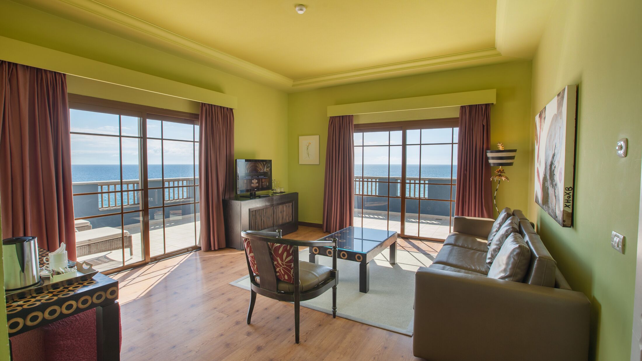 Lopesan-Villa-Conde-2025-Senior-Suite-016-113682-Hybris