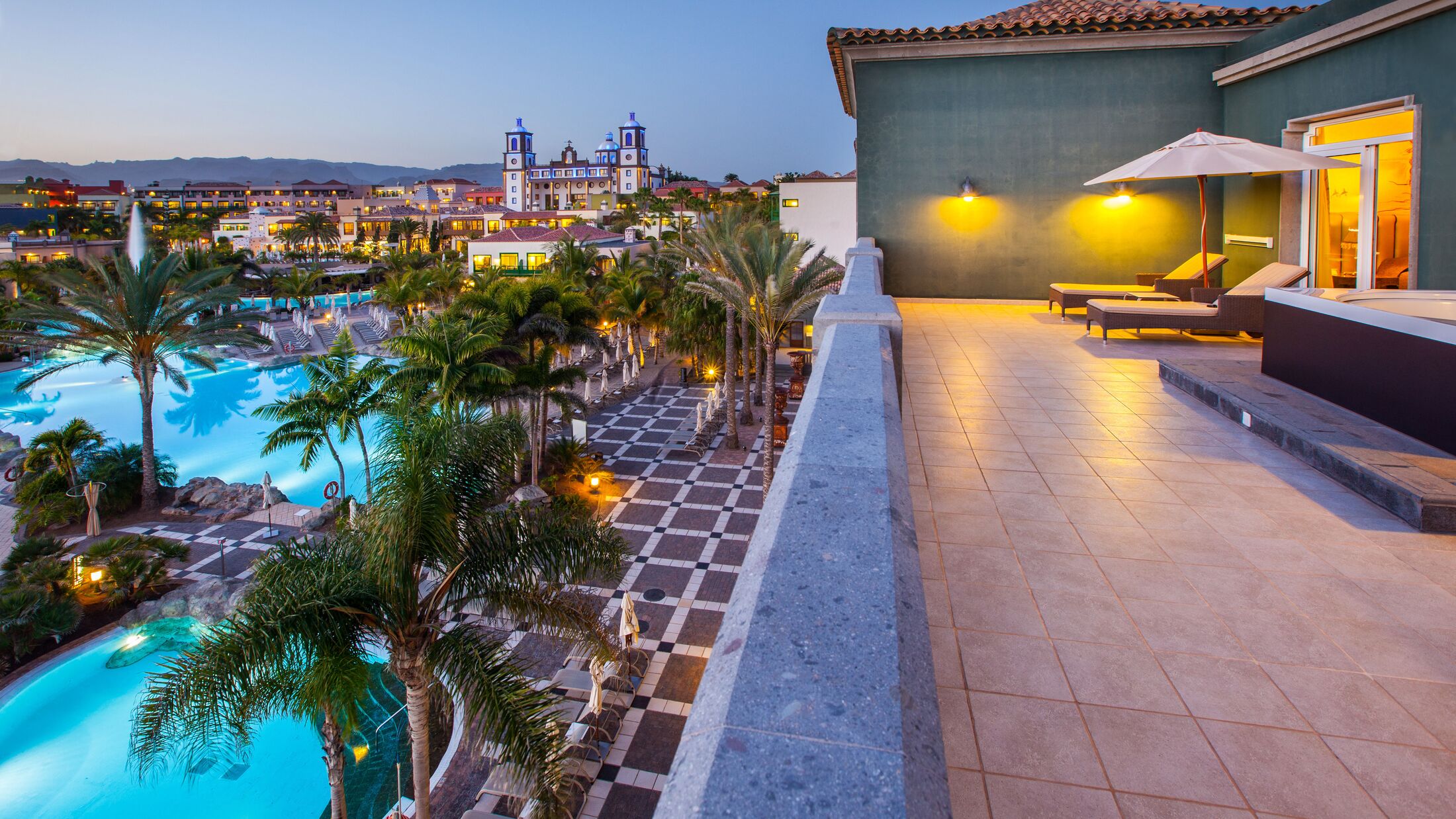 Lopesan-Villa-Conde-2025-Superior-Suite-002-113682-Hybris