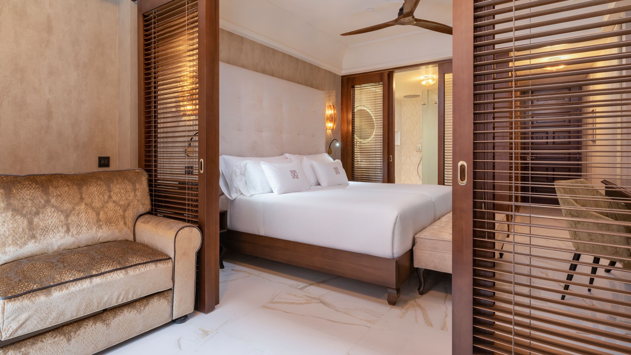 Santa-Catalina-2022-Family-Deluxe-Suite-003-121817-Hybris