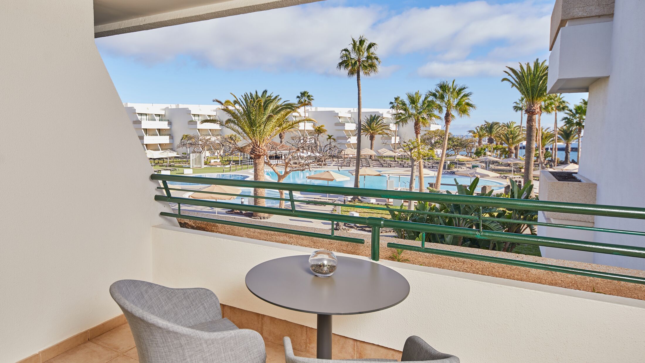 Dreams-Playa-Dorada-2024-Preferred-Club-Triple-Room-Pool-View-001-121950-Hybris