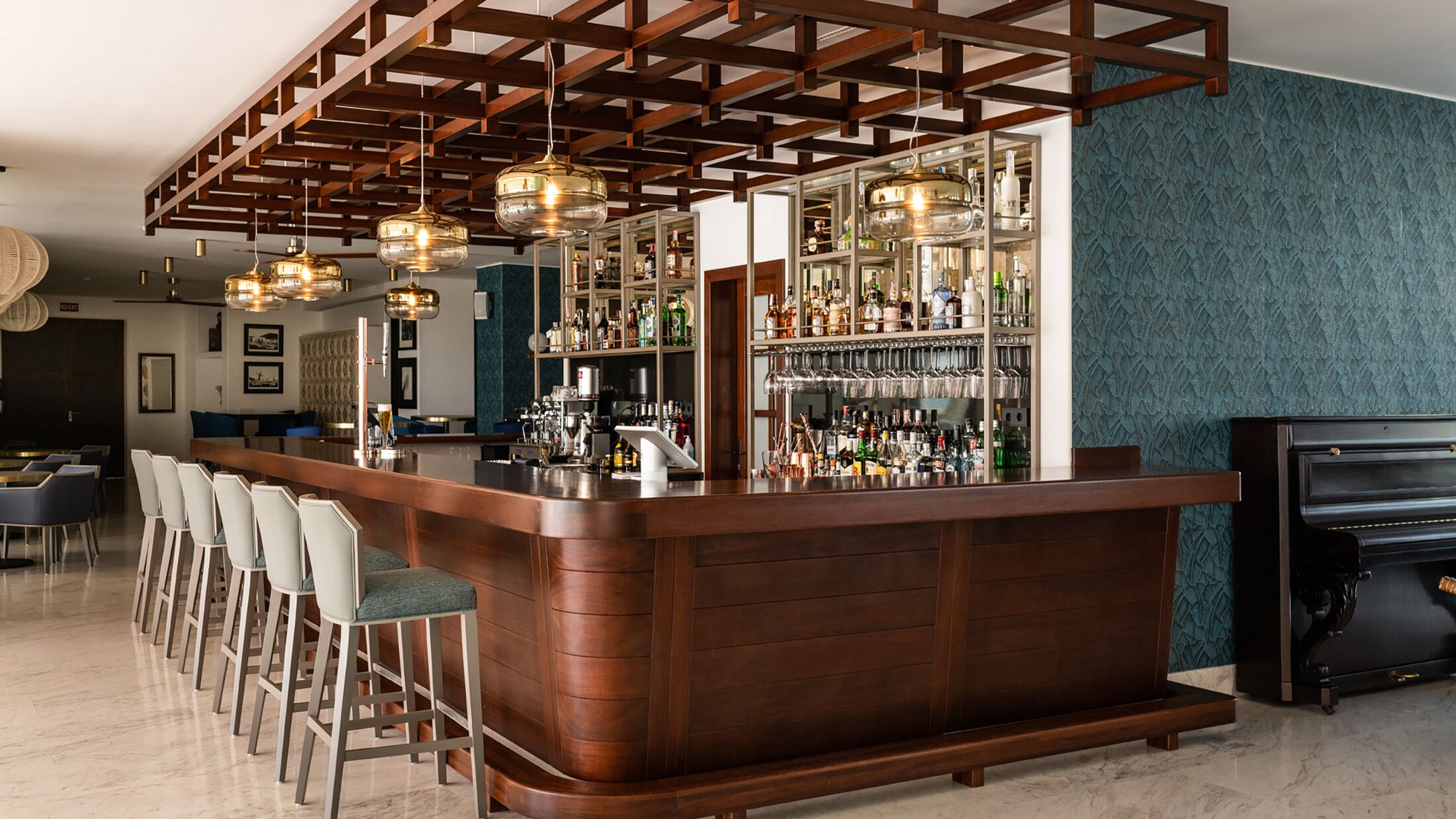 La Barra Bar