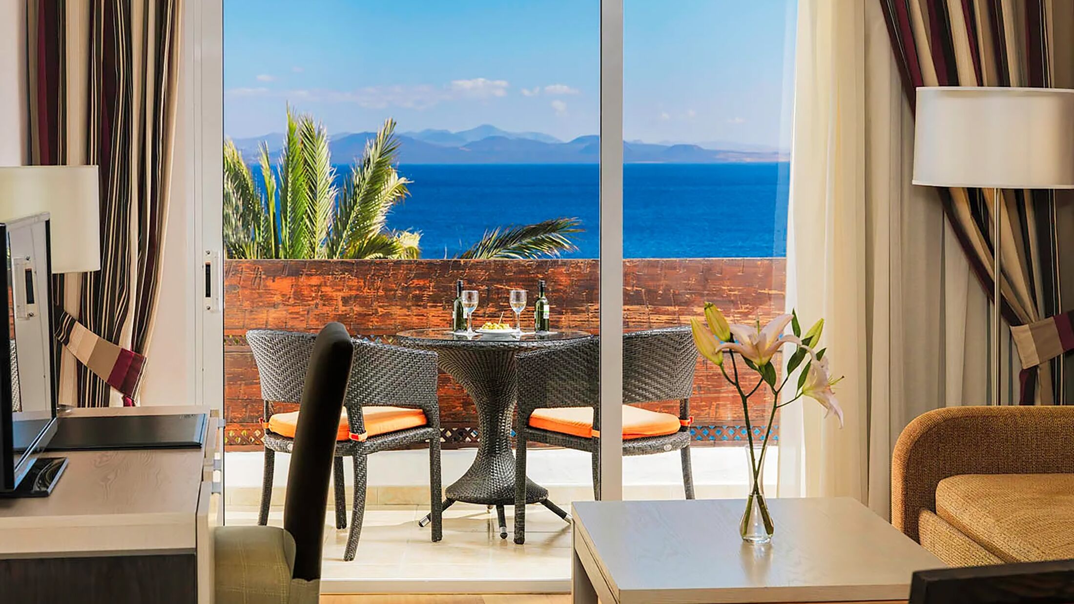 H10-Timanfaya-Palace-2024-Junior-Suite-002-104832-Hybris