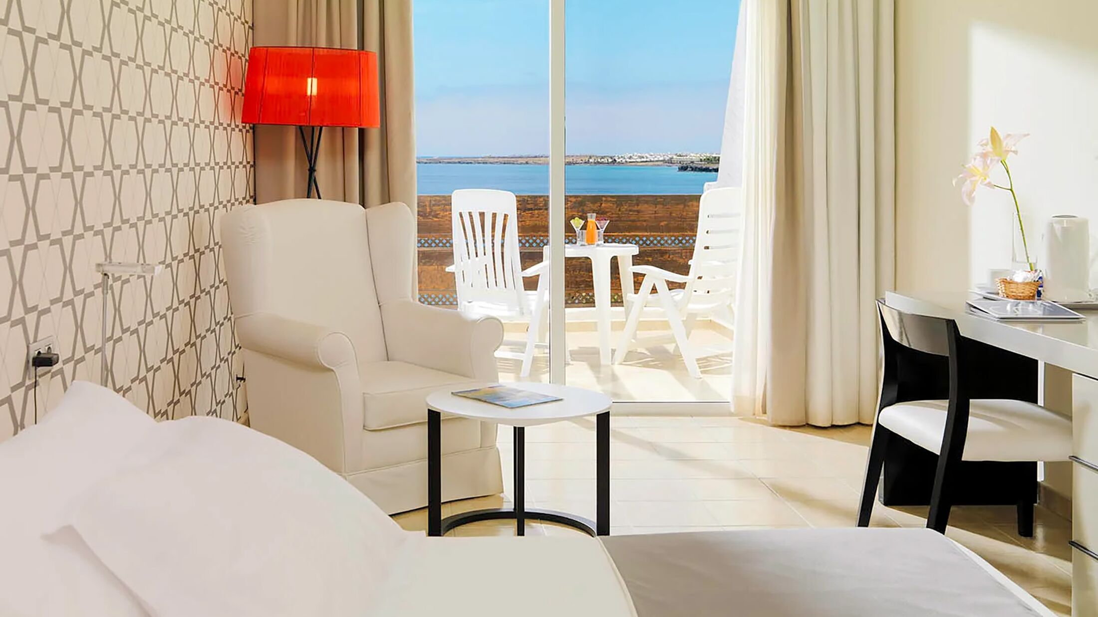 H10-Timanfaya-Palace-2024-Privilege-Superior-Room-001-104832-Hybris