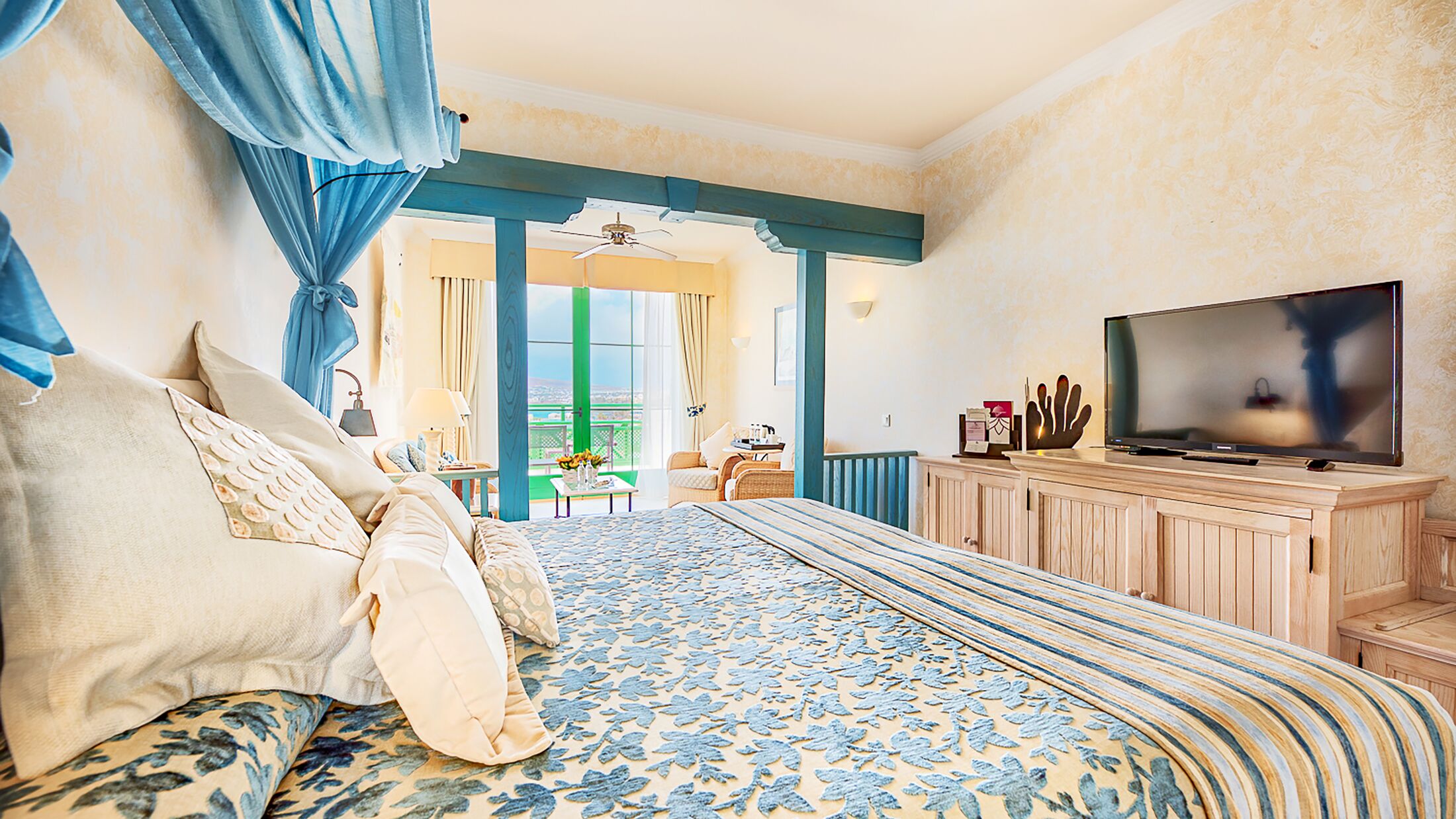 Volcan-2022-Club-Double-Room-Sea-View-004-109733-Hybris