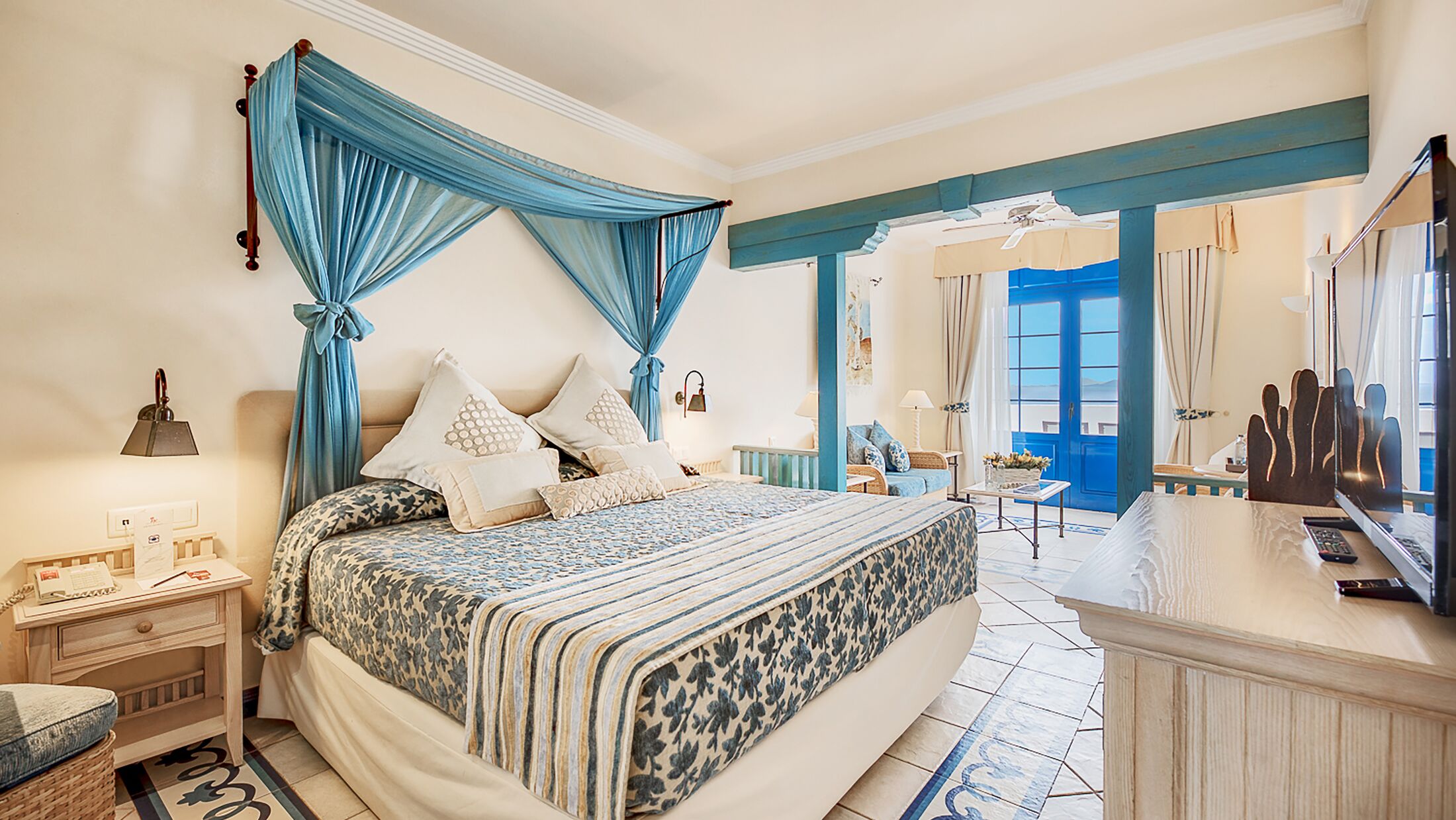 Volcan-2022-Club-Double-Room-Sea-View-007-109733-Hybris