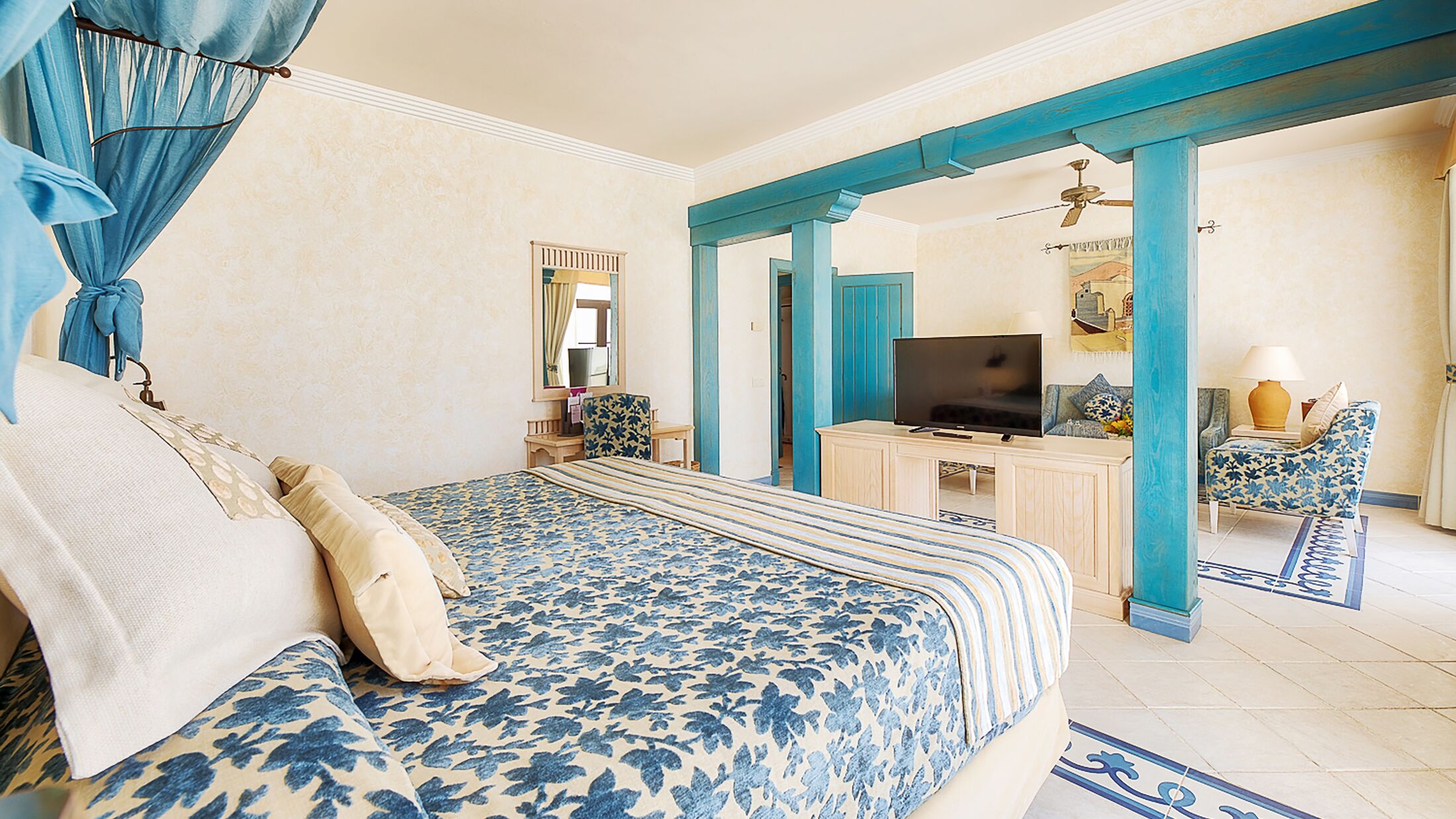 Volcan-2022-Club-Junior-Suite-Sea-View-001-109733-Hybris