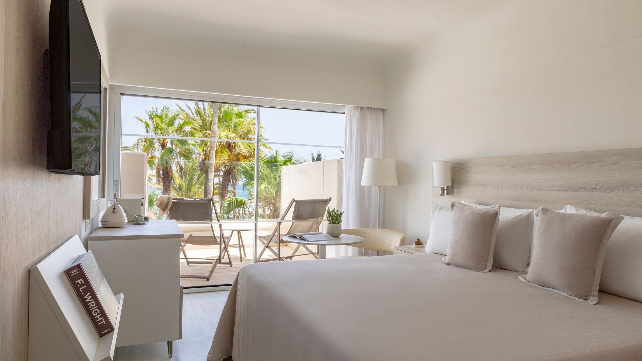 Paradisus-Salinas-2023-Premium-Room-Resort-View-003-121839-Hybris