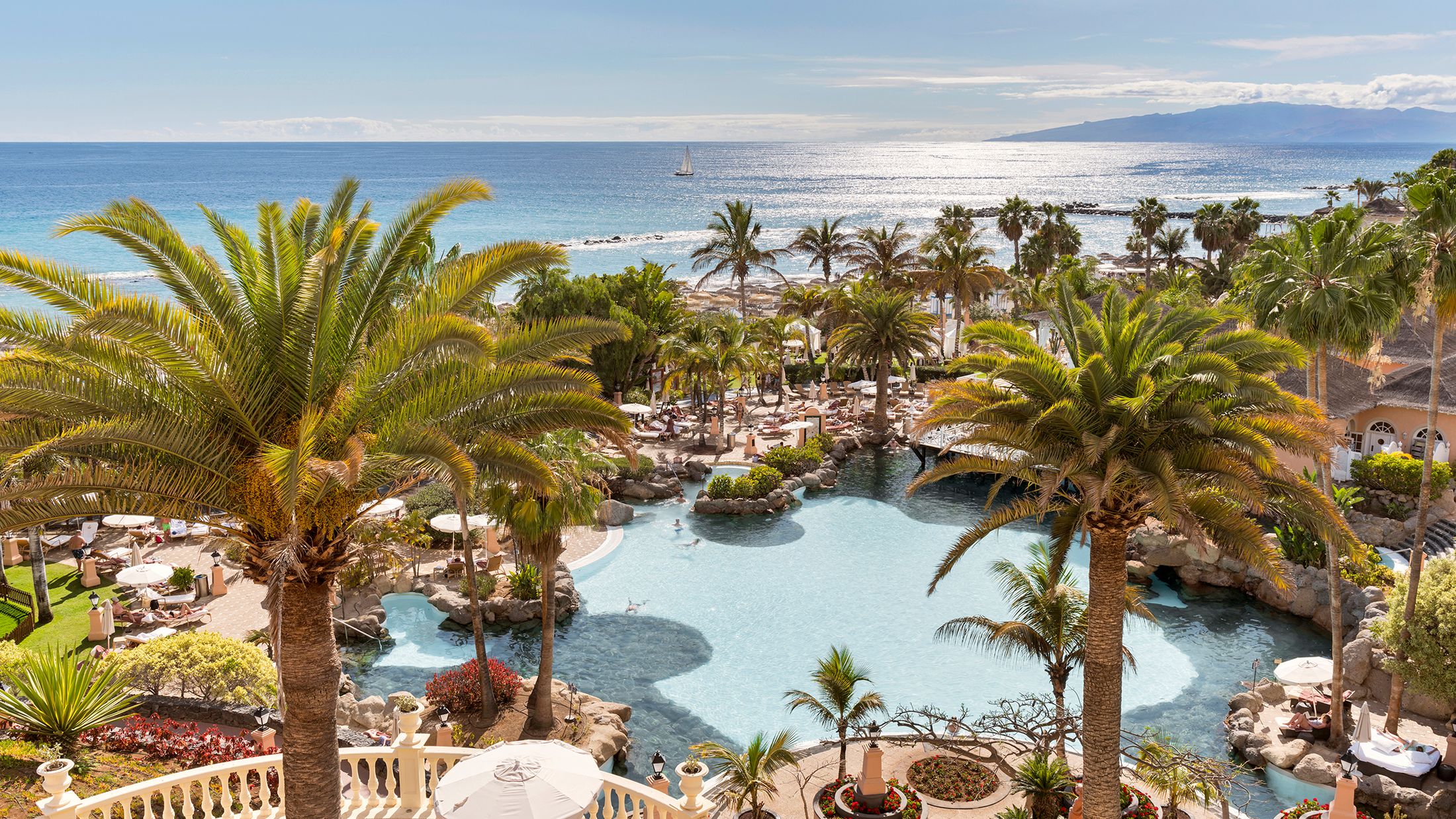 103042-Swimming-Pool-002-Hybris