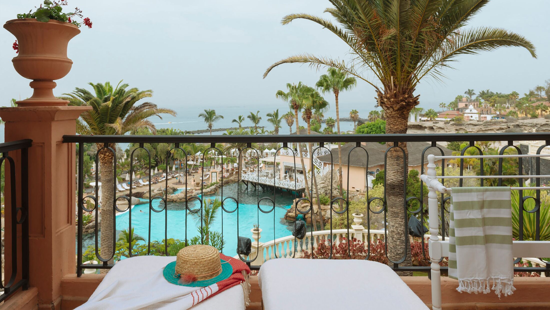 Bahia-del-Duque-2022-Casa-Ducales-Deluxe-Room-001-103042-Hybris