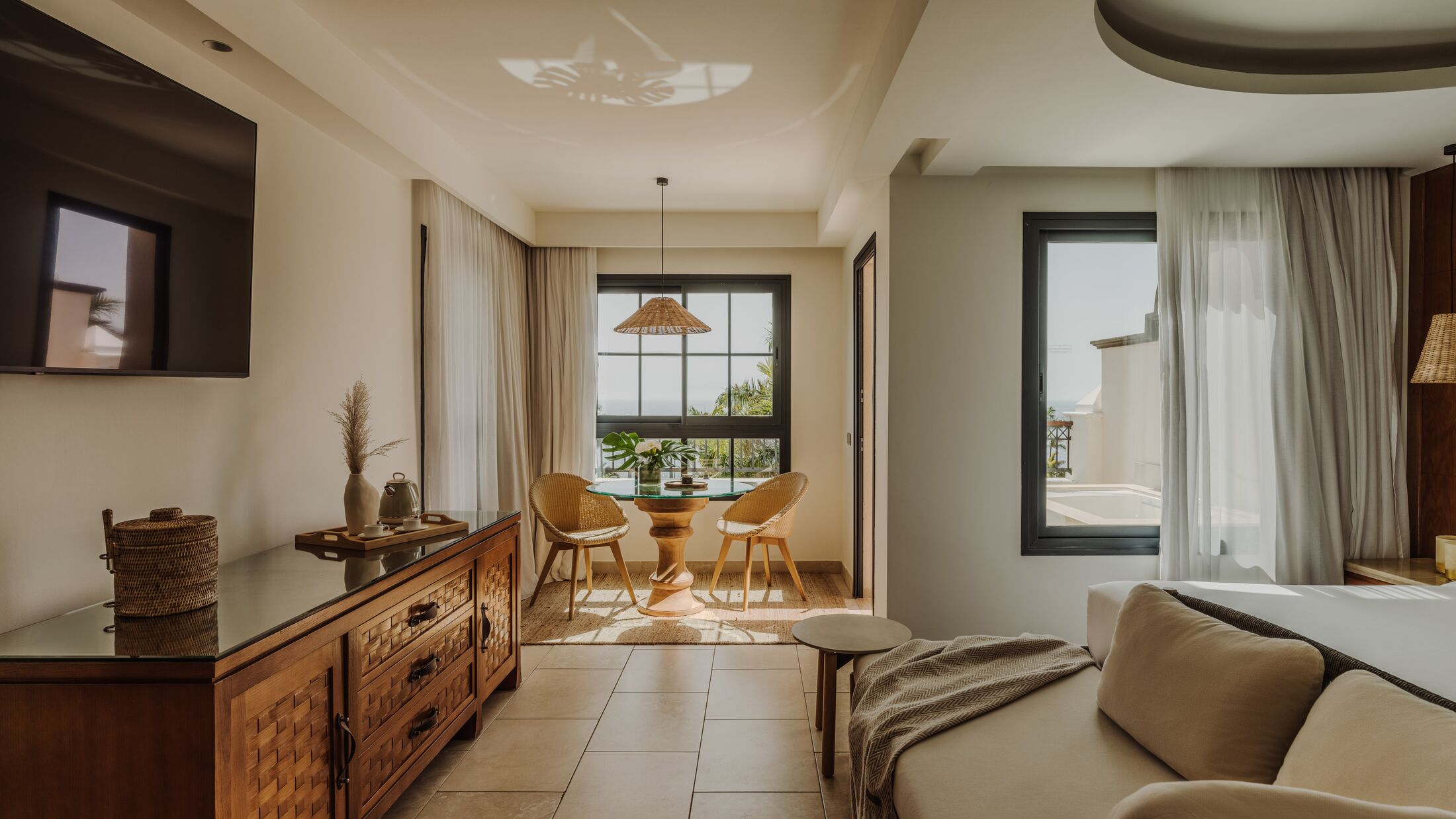 Palacio-de-Isora-2024-Red-Level-Deluxe-Room-Whirlpool-007-117037-Hybris