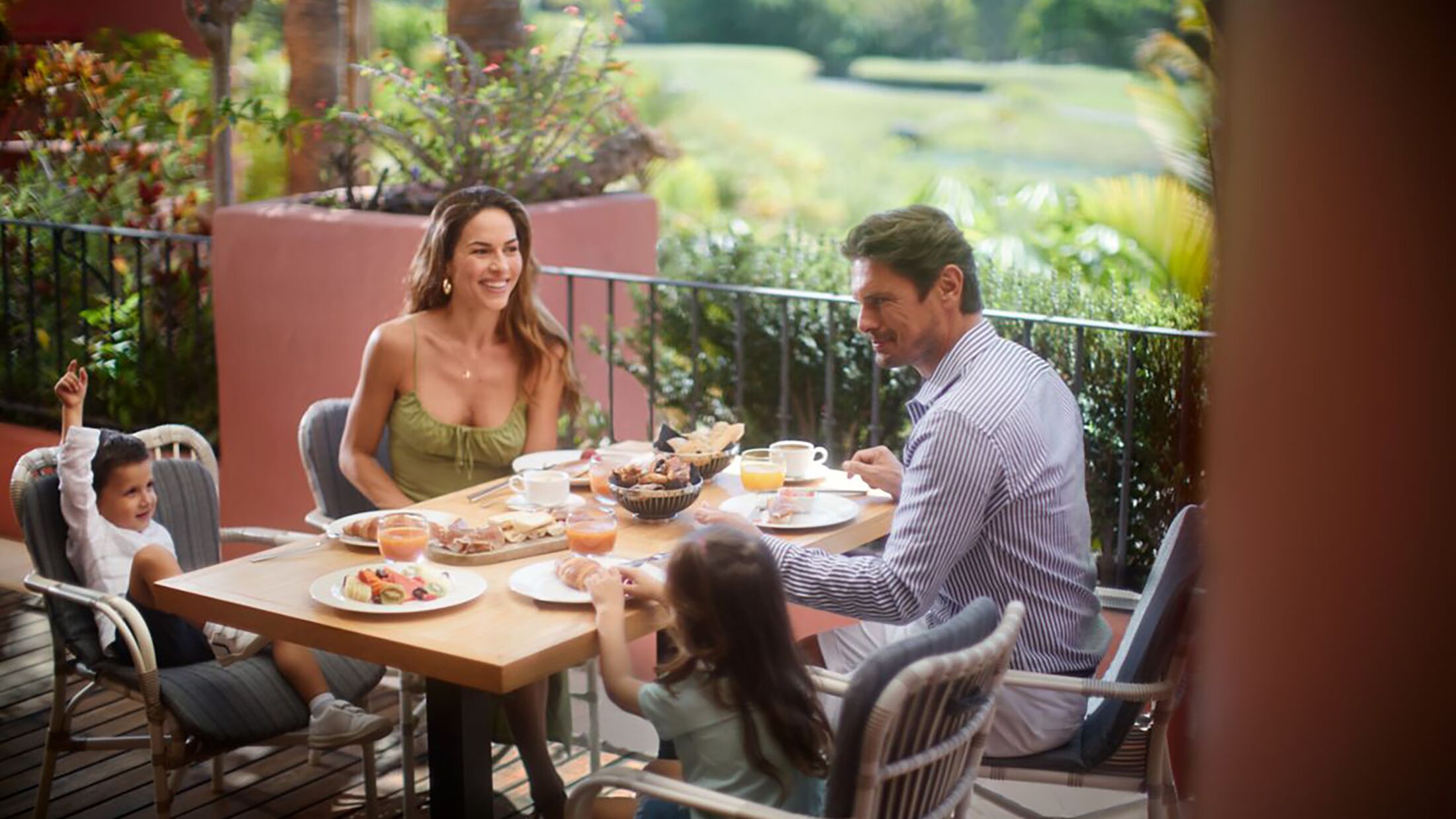Ritz-Carlton-Abama-2023-La-Veranda-Restaurant-002-115979-Hybris
