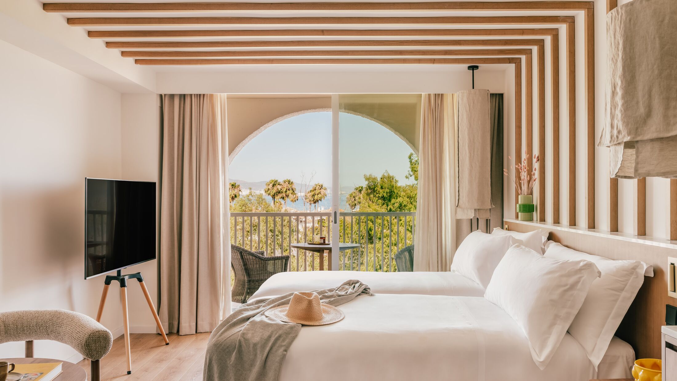 Superior ME Junior Suite with Side Sea View