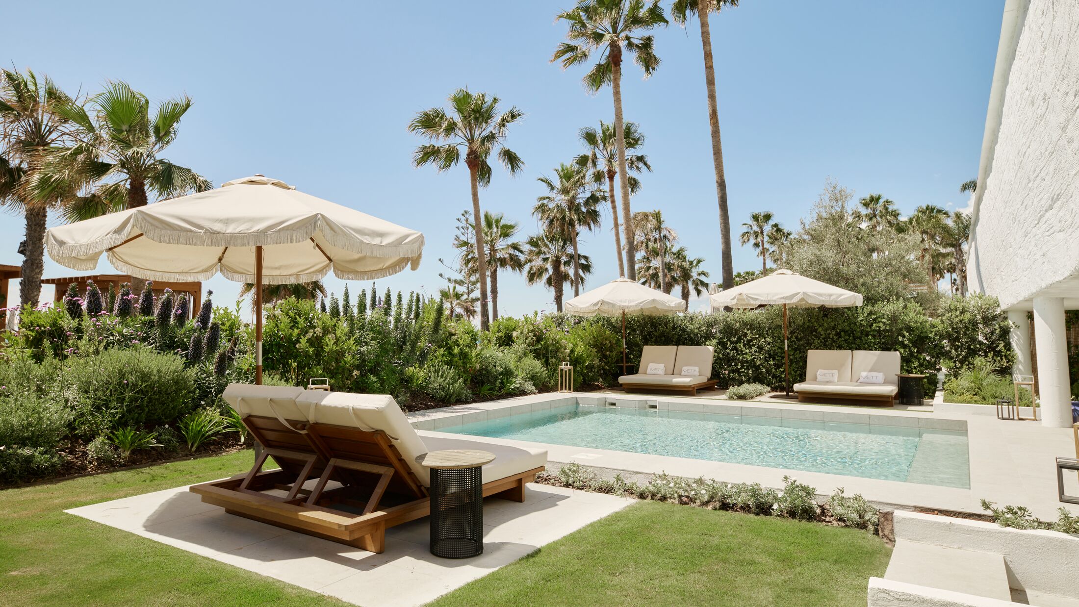 METT-Marbella-2024-Beach-Suite-Private-Garden-Pool-001-121987-Hybris