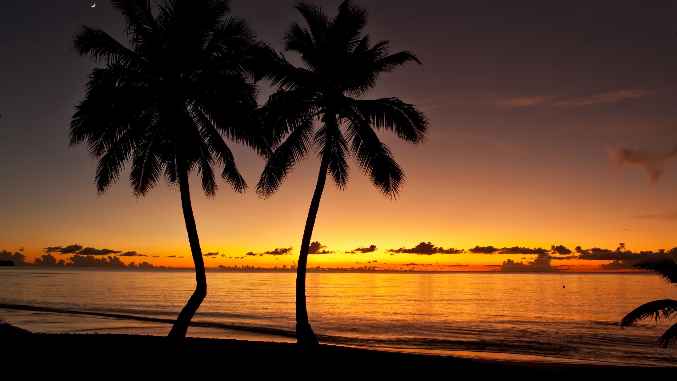 120290 Beach Night 001.jpg-Hybris