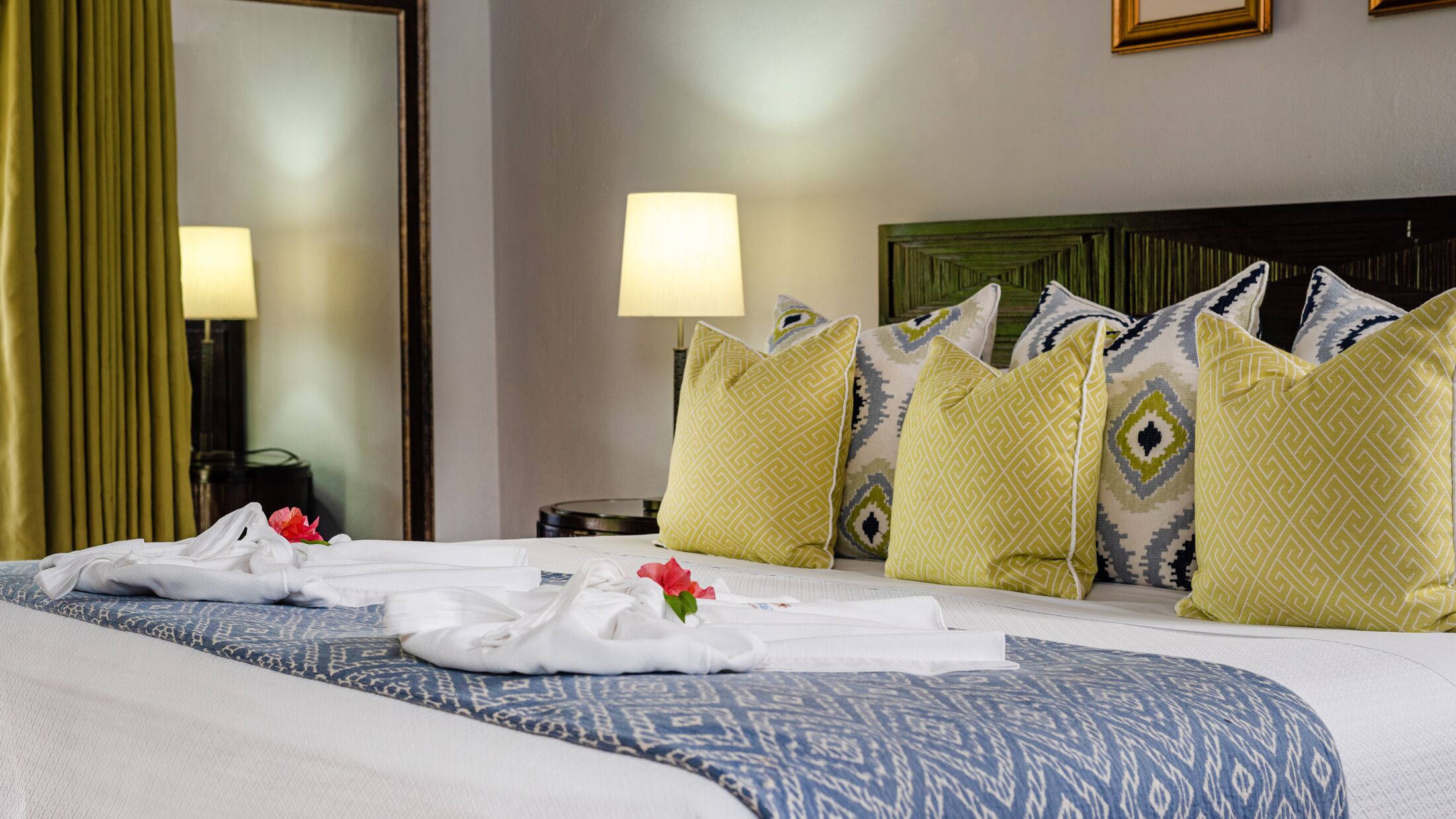 East-Winds-2023-Oceanfront-Room-001-120290-Hybris