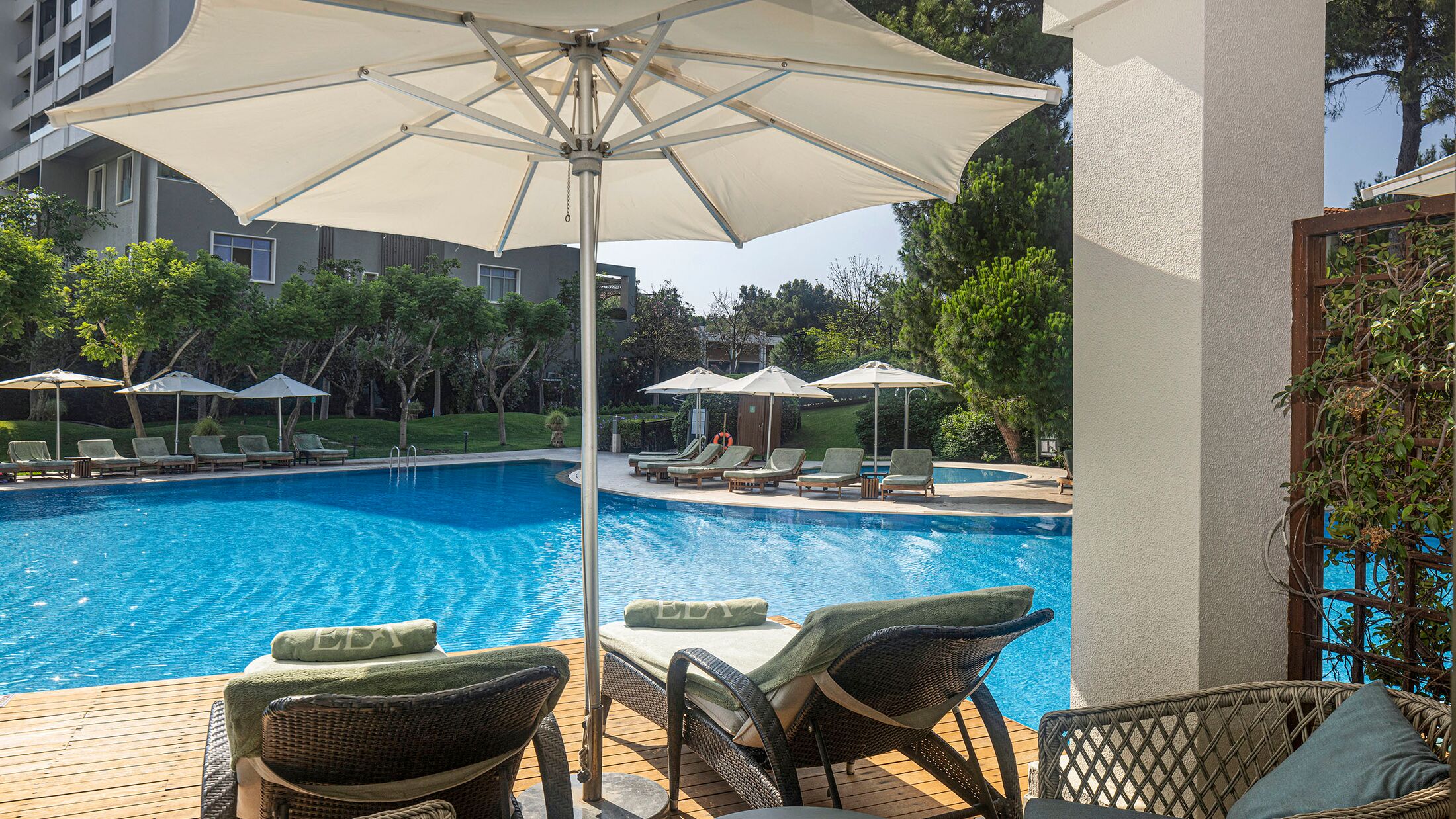 Lake House Family Swim-Up Suite