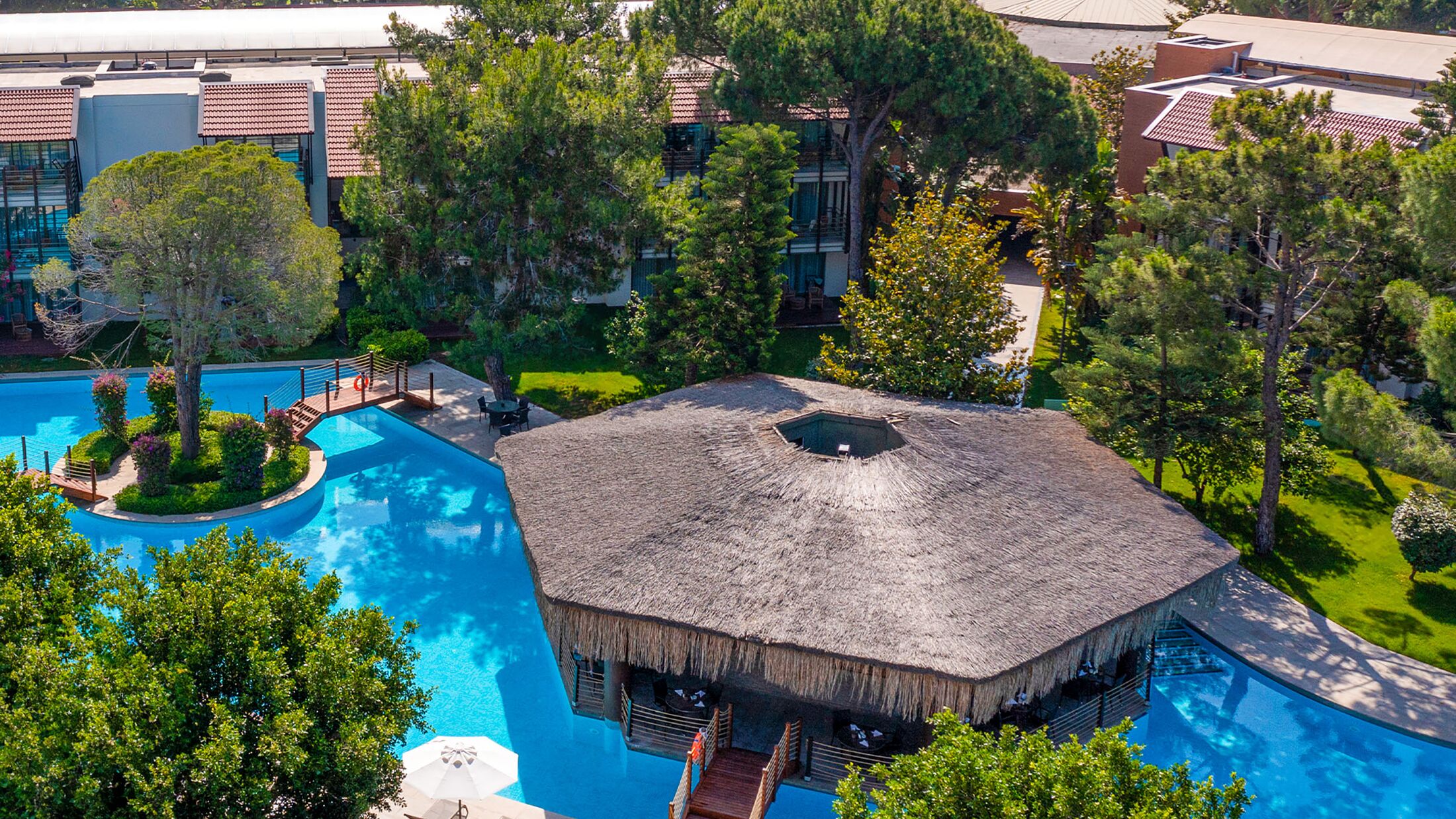 Garden Pool Bar
