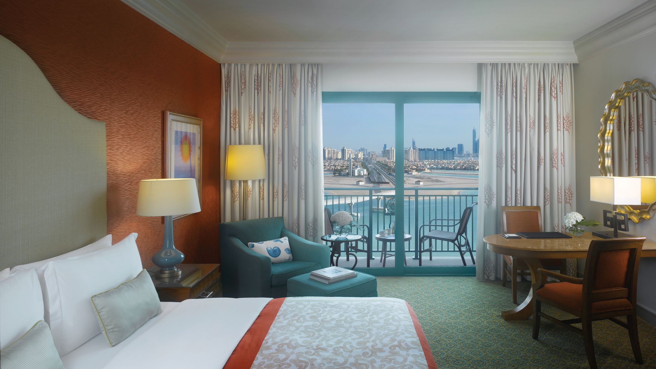 DXB.A.2013.116853.062.jpg-Hybris