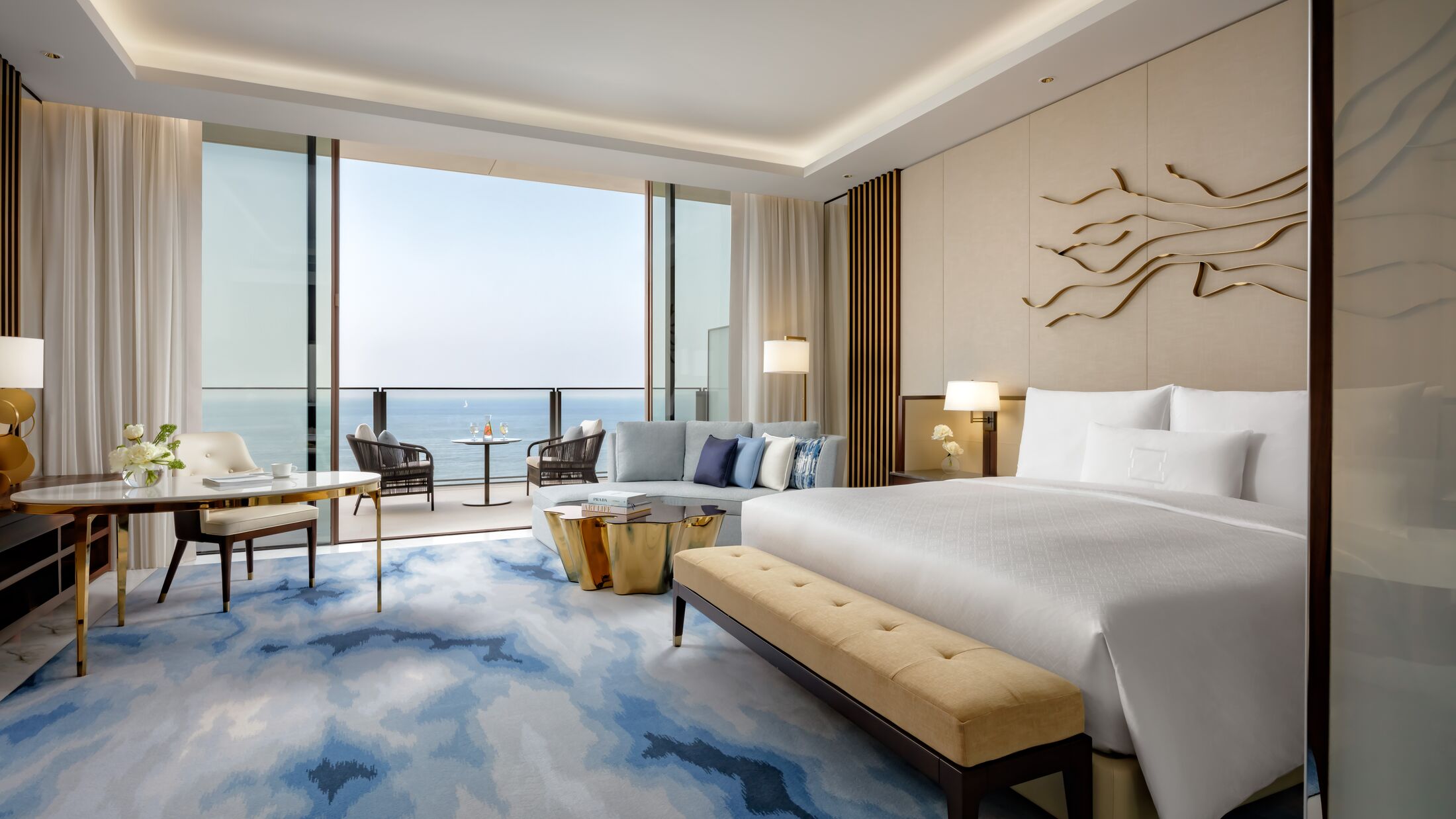Atlantis-Royal-2023-Seascape-King-Room-001-121865-Hybris