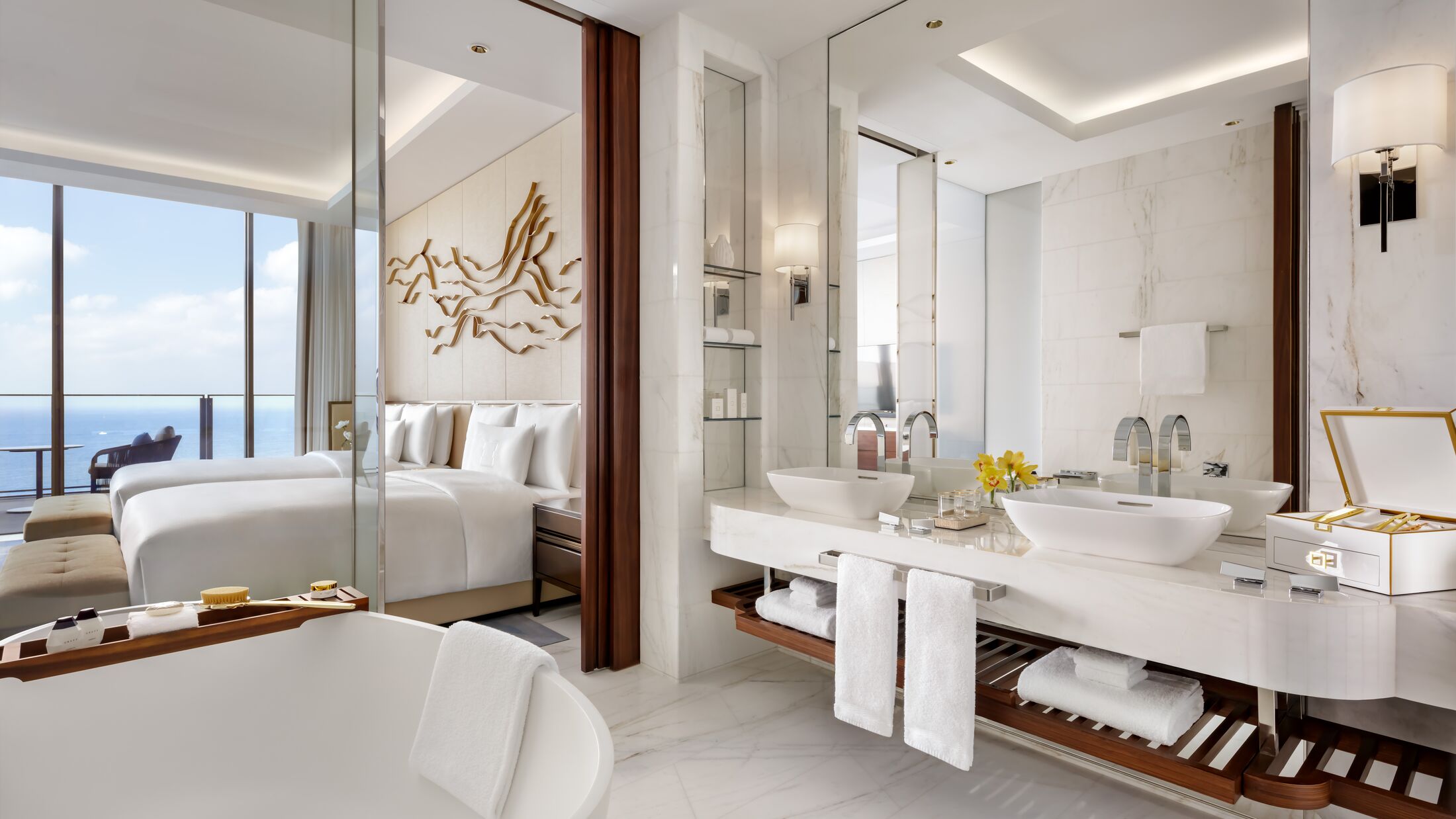 Atlantis-Royal-2023-Seascape-Queen-Room-001-121865-Hybris