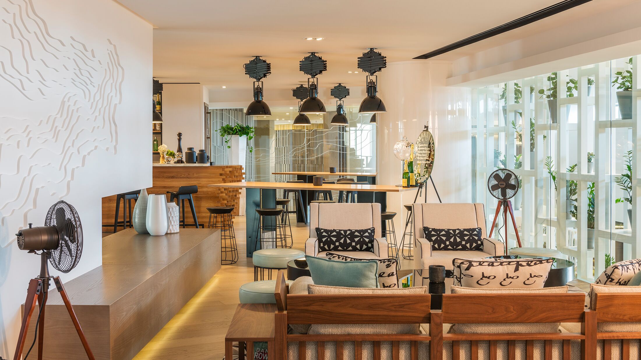 Le-Royal-Meridien-2025-Latitude-25-Bar-002-108277-Hybris