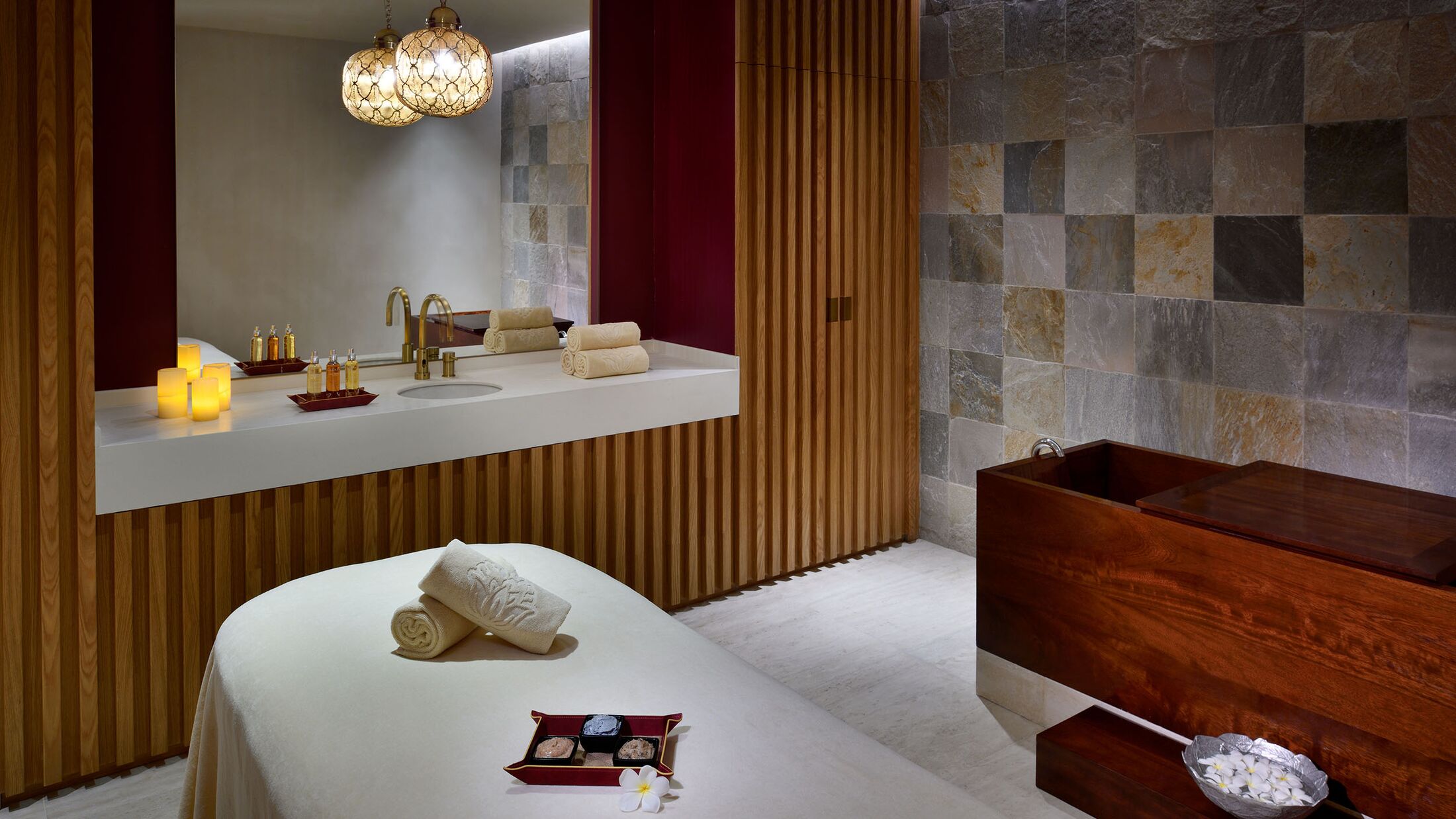 Cinq Mondes Spa