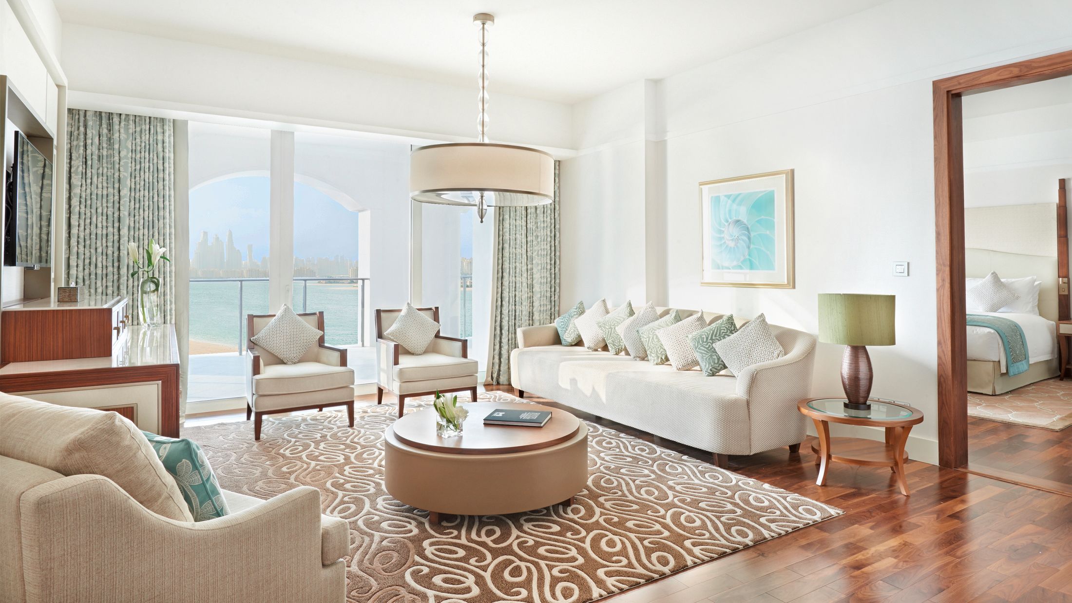 DXB.A.2015.119978.025.jpg-Hybris