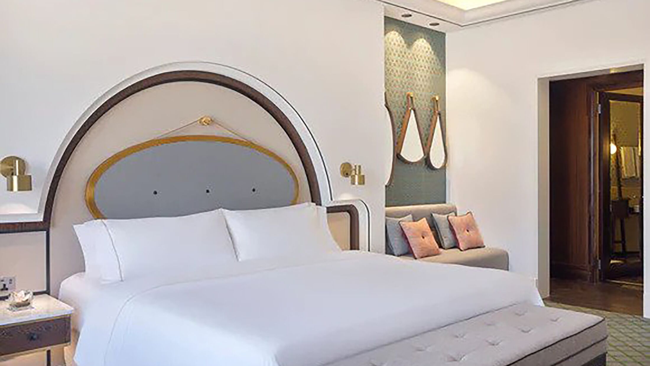 Westin-Mina-Seyahi-2022-Executive-Room-001-116737-Hybris