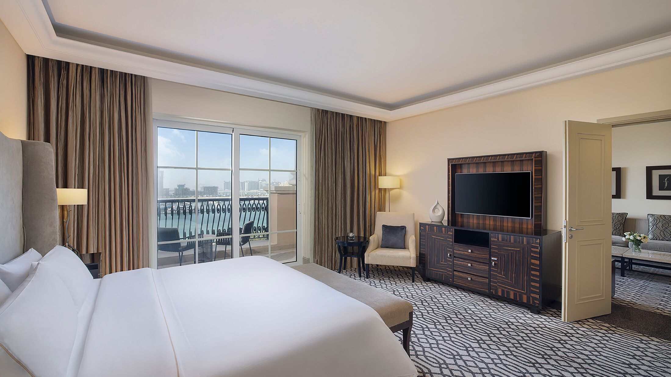 Westin-Mina-Seyahi-2022-Executive-Suite-001-116737-Hybris