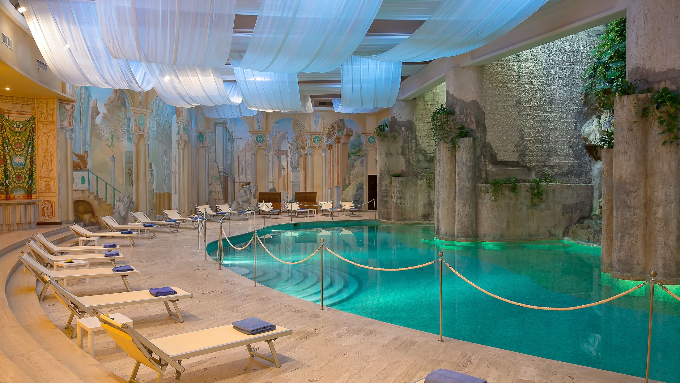 119132-Indoor-Pool-001-Hybris