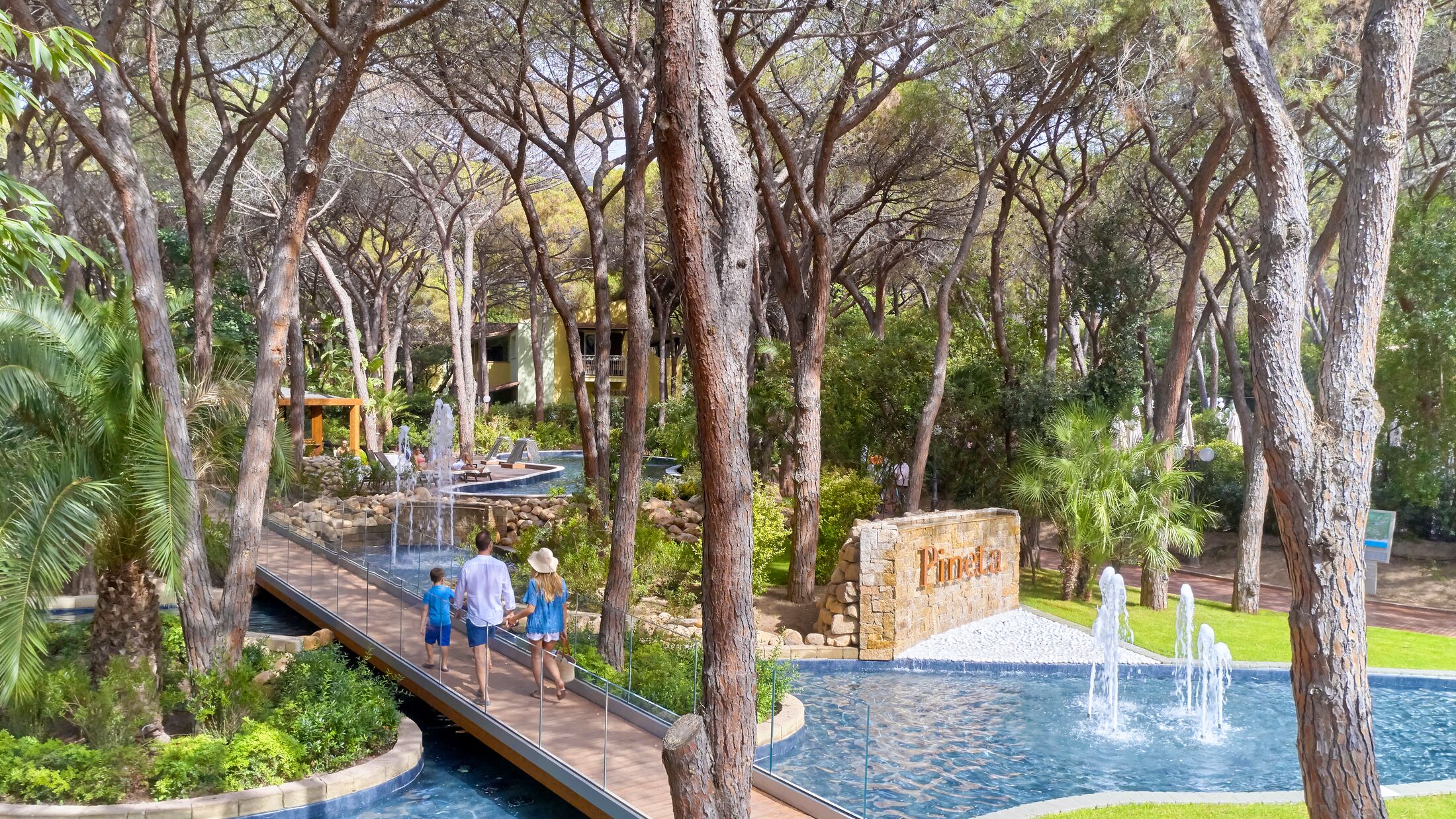 Forte-Village-2020-Entrance-Pineta-001-115036-Hybris
